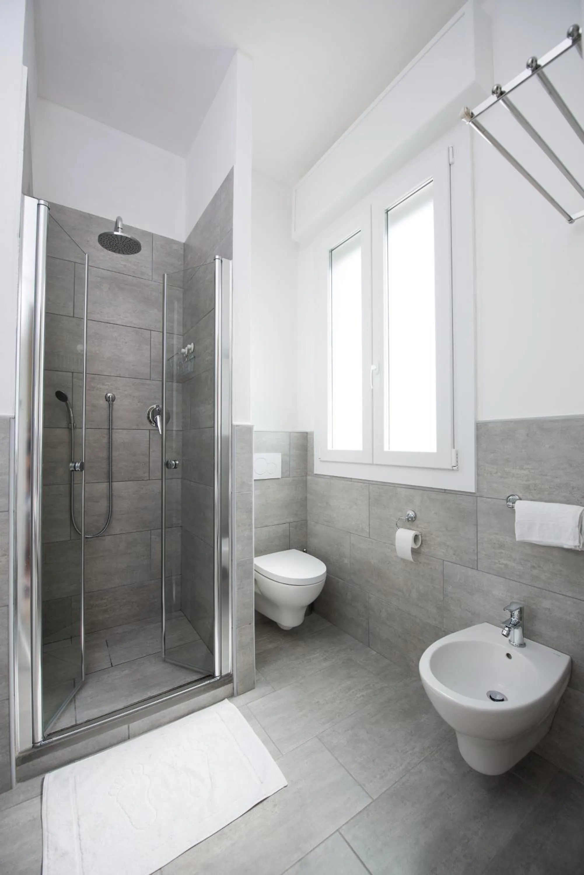 Bathroom in Hotel Flora