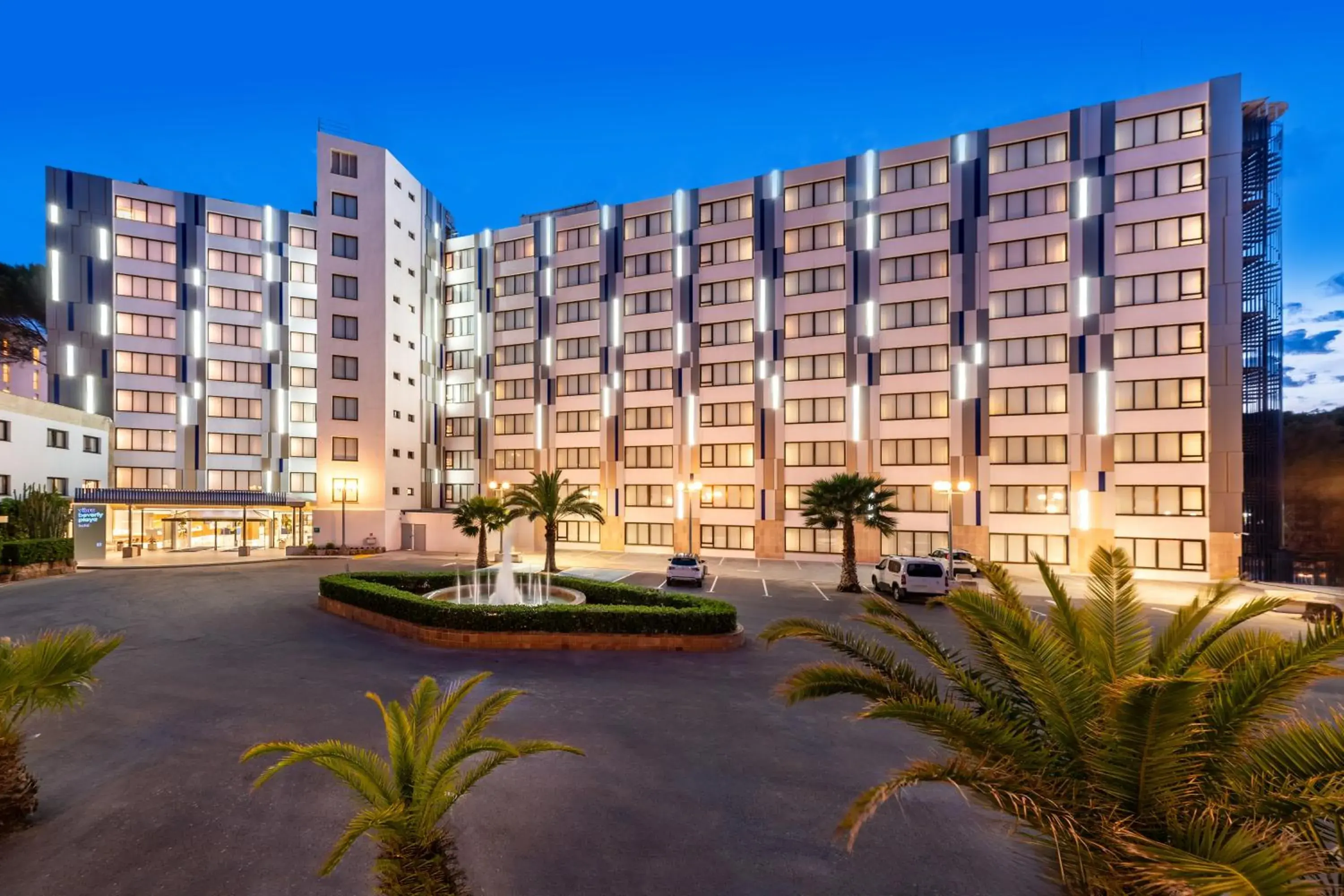 Facade/entrance in Hotel Vibra Beverly Playa Facade/entrance in Hotel Vibra Beverly Playa