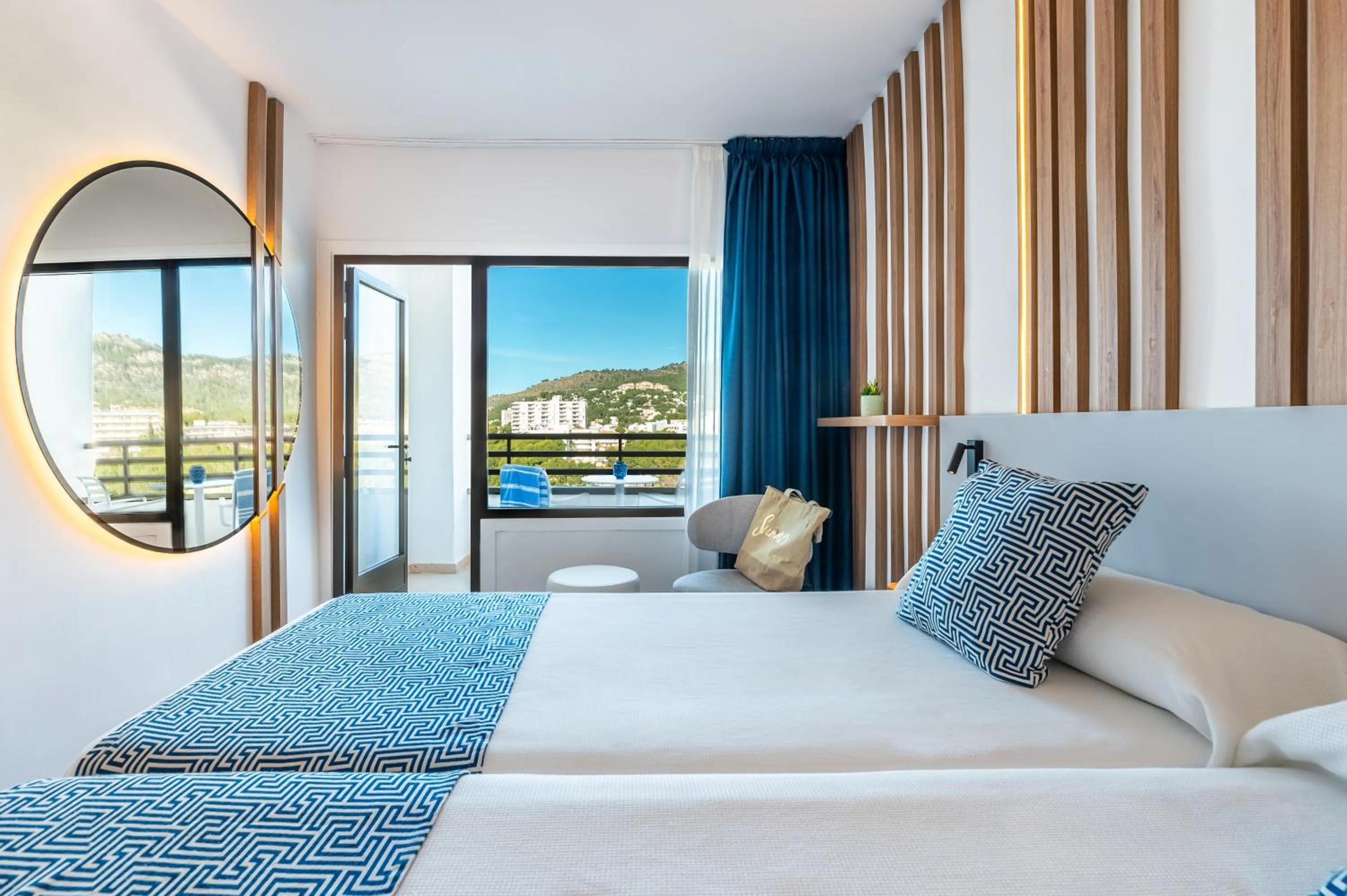 Bedroom, Bed in Hotel Vibra Beverly Playa