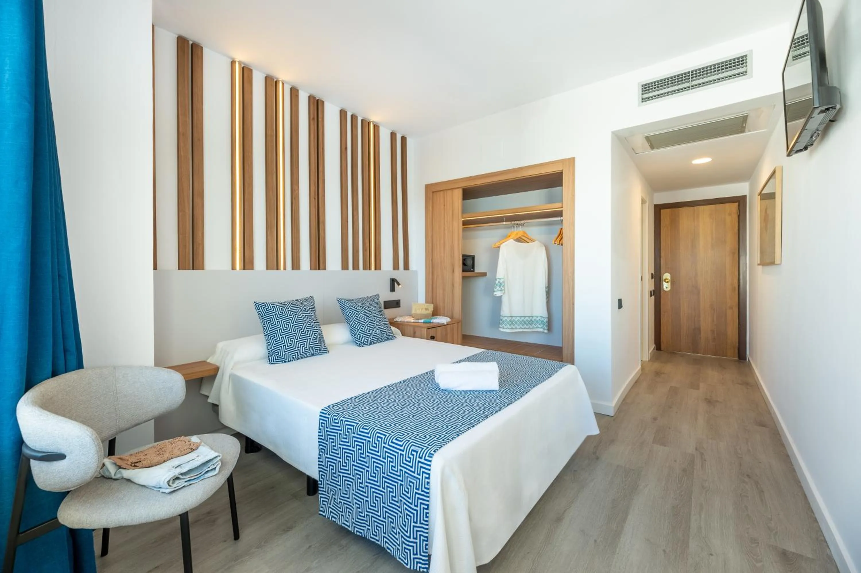 Photo of the whole room, Bed in Hotel Vibra Beverly Playa