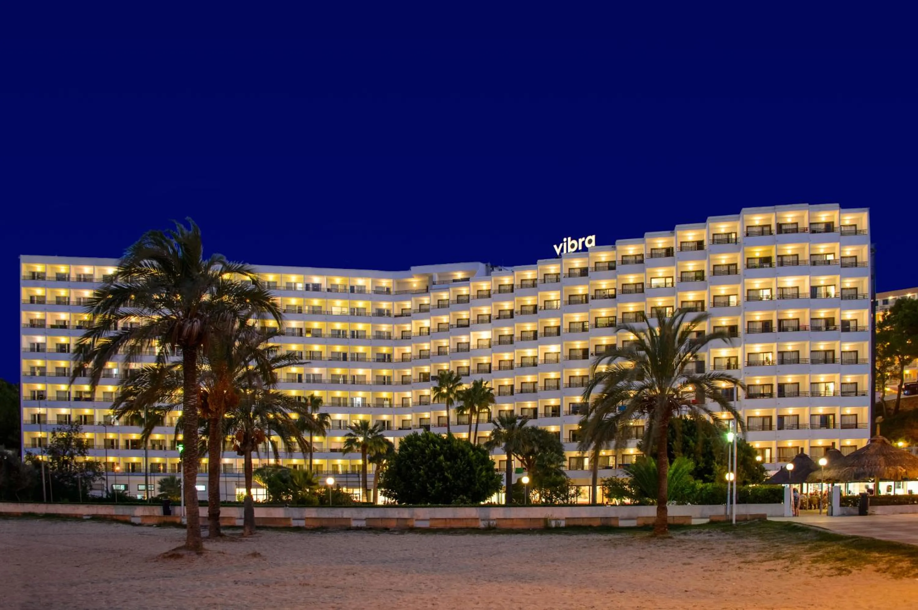 Property building in Hotel Vibra Beverly Playa