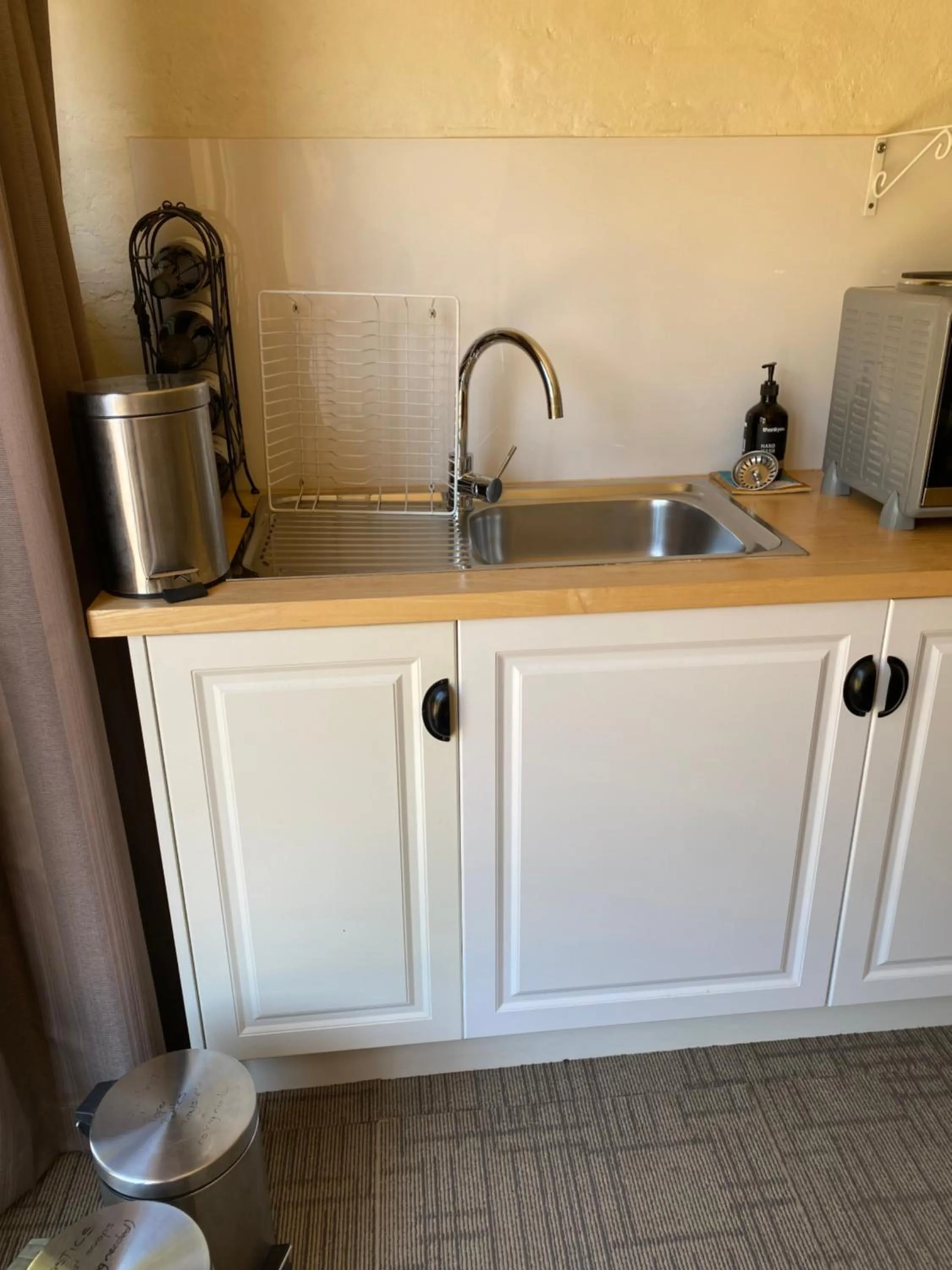 Kitchen or kitchenette in Pierrepoint Accommodation