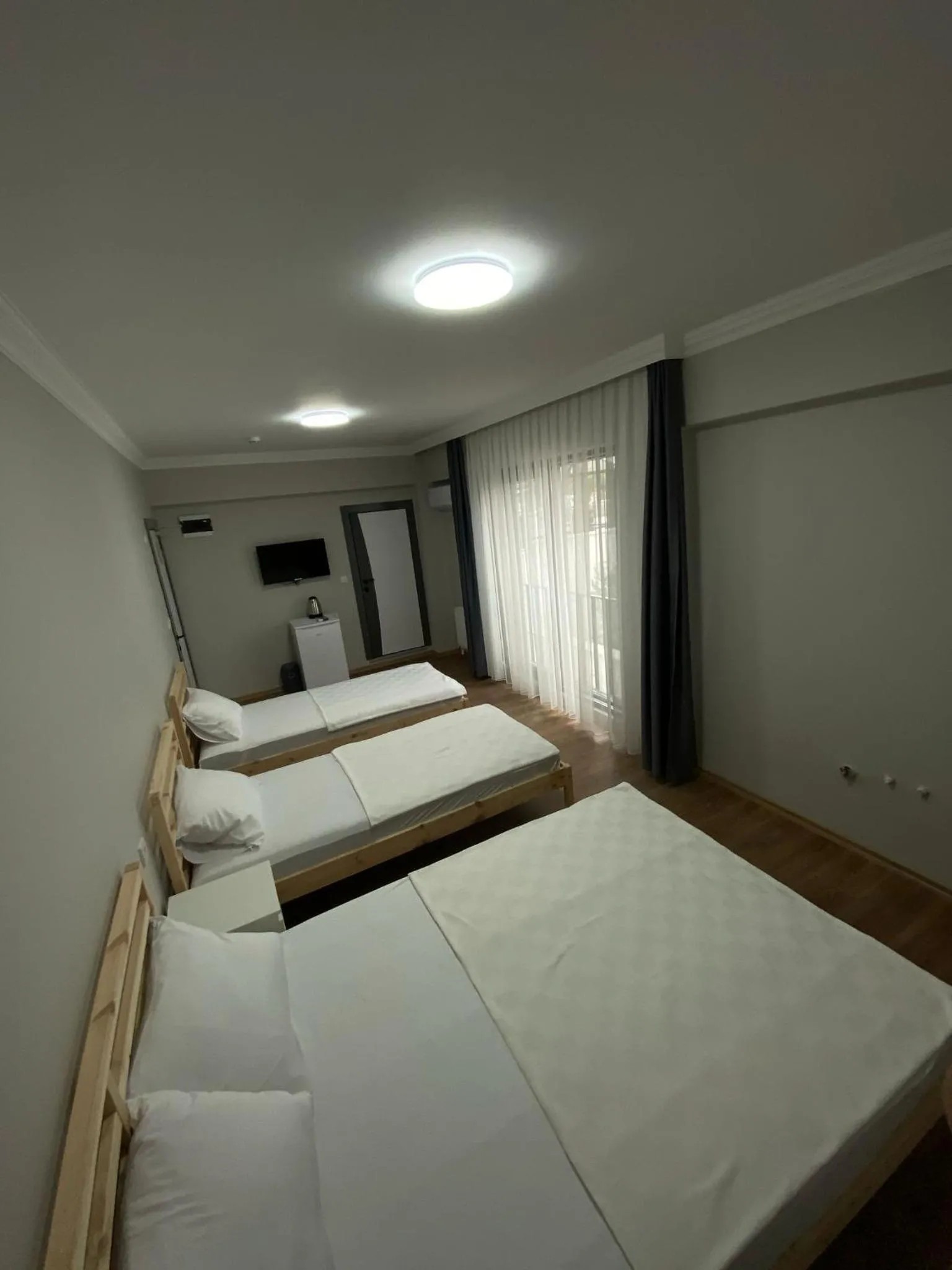 Photo of the whole room, Bed in ROSe OTEL