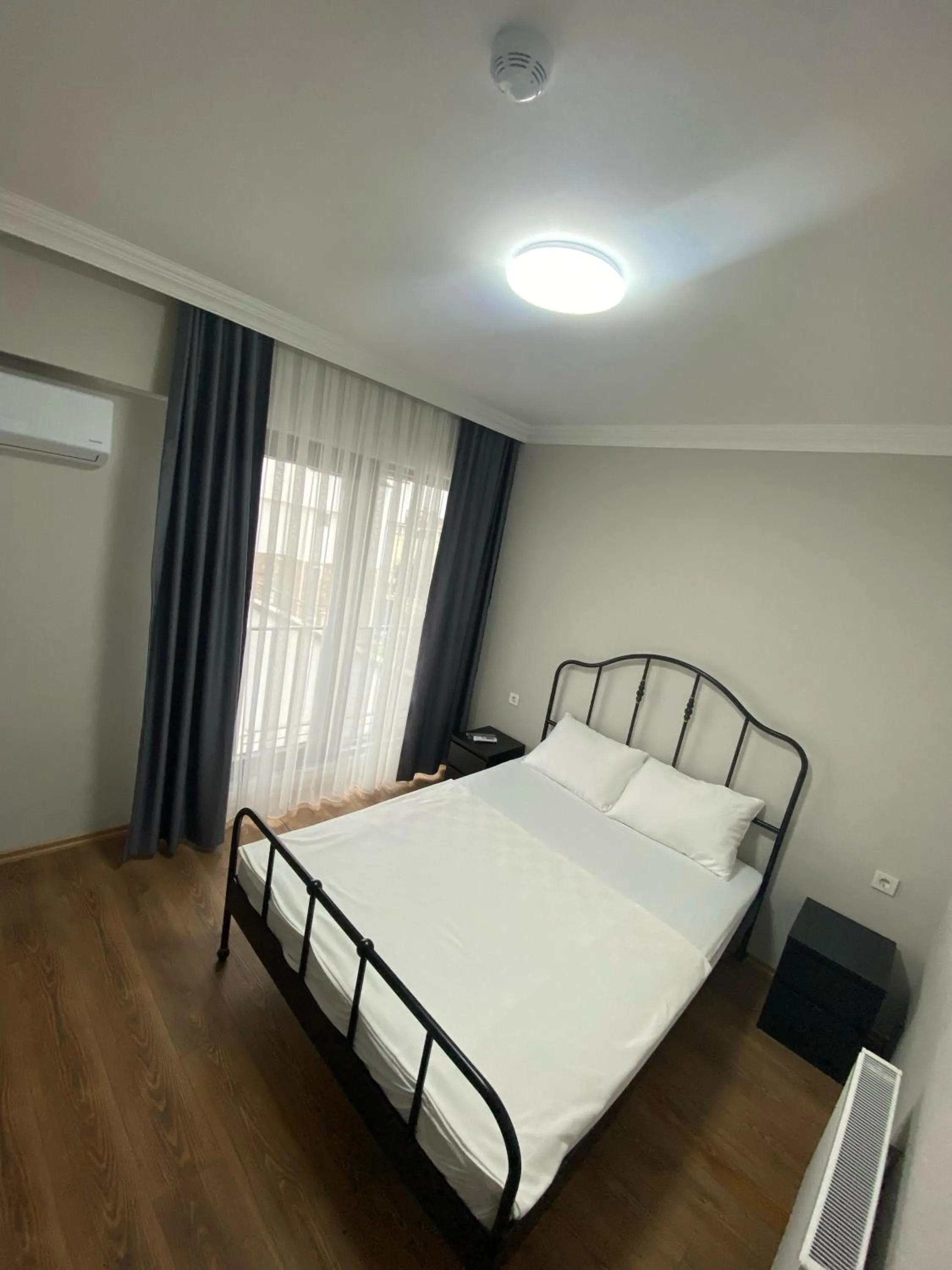 Photo of the whole room, Bed in ROSe OTEL