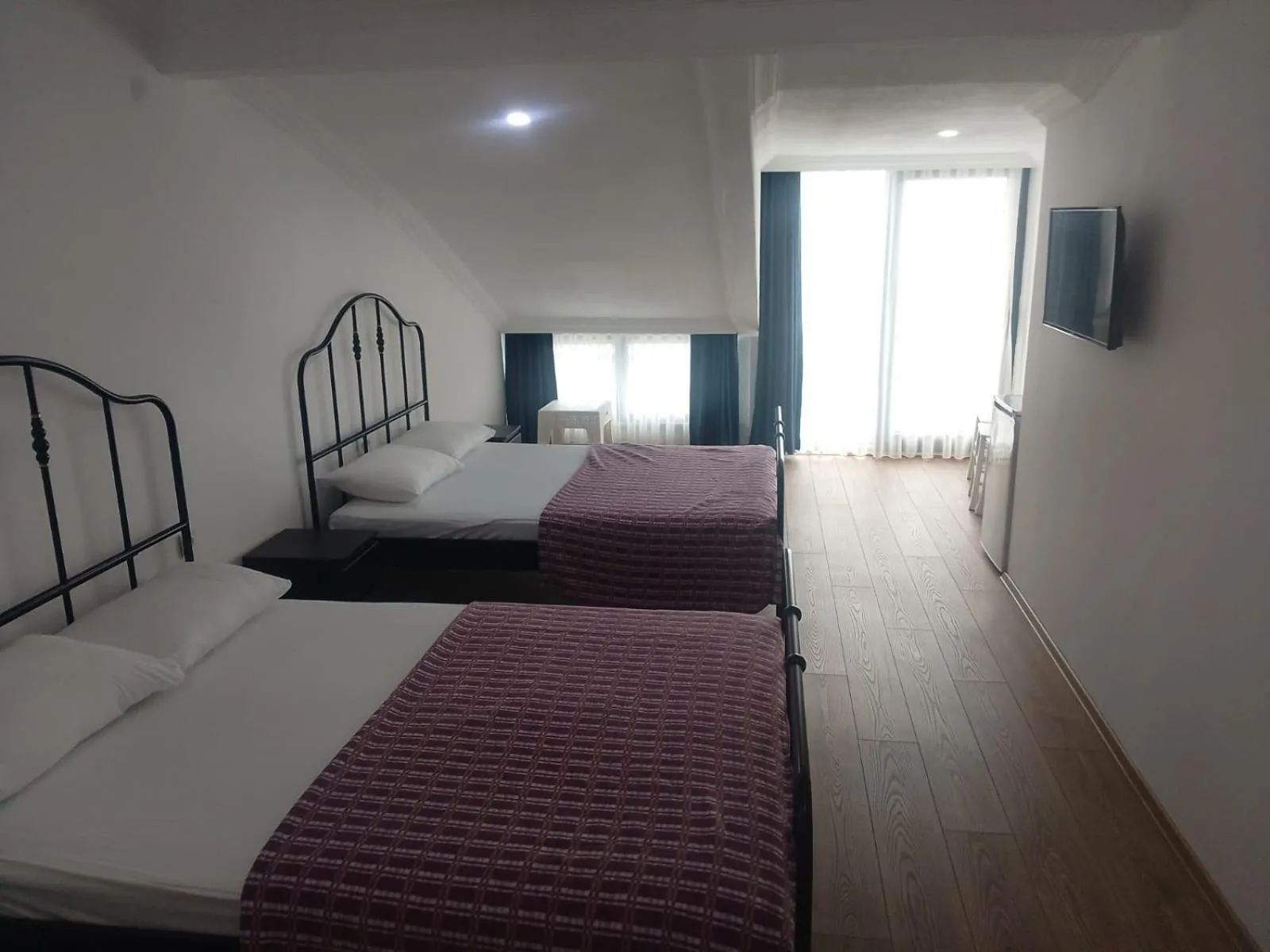 Photo of the whole room, Bed in ROSe OTEL