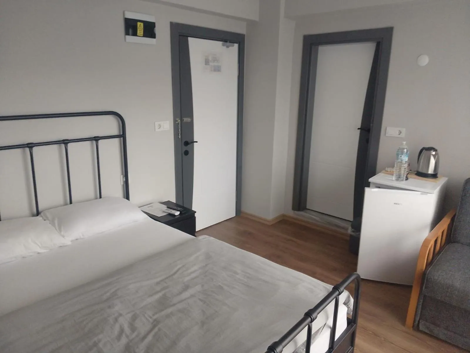 Photo of the whole room, Bed in ROSe OTEL