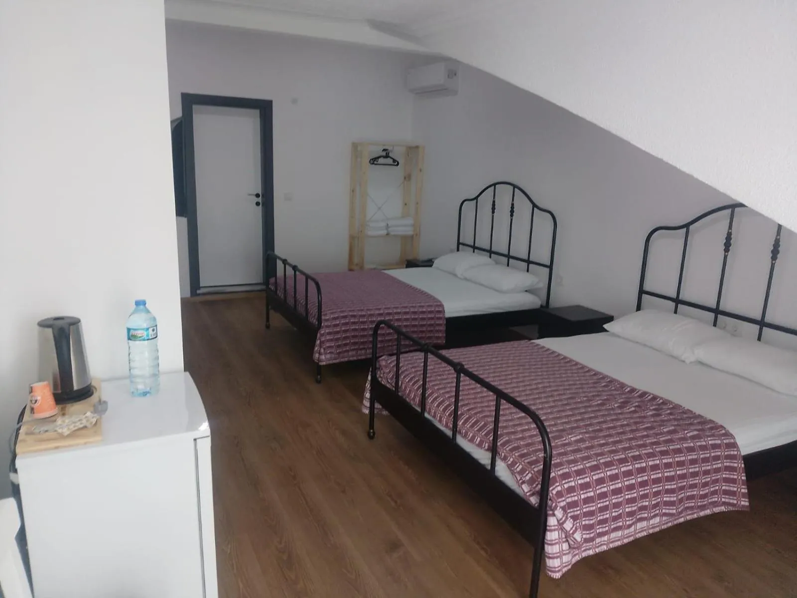Photo of the whole room, Bed in ROSe OTEL