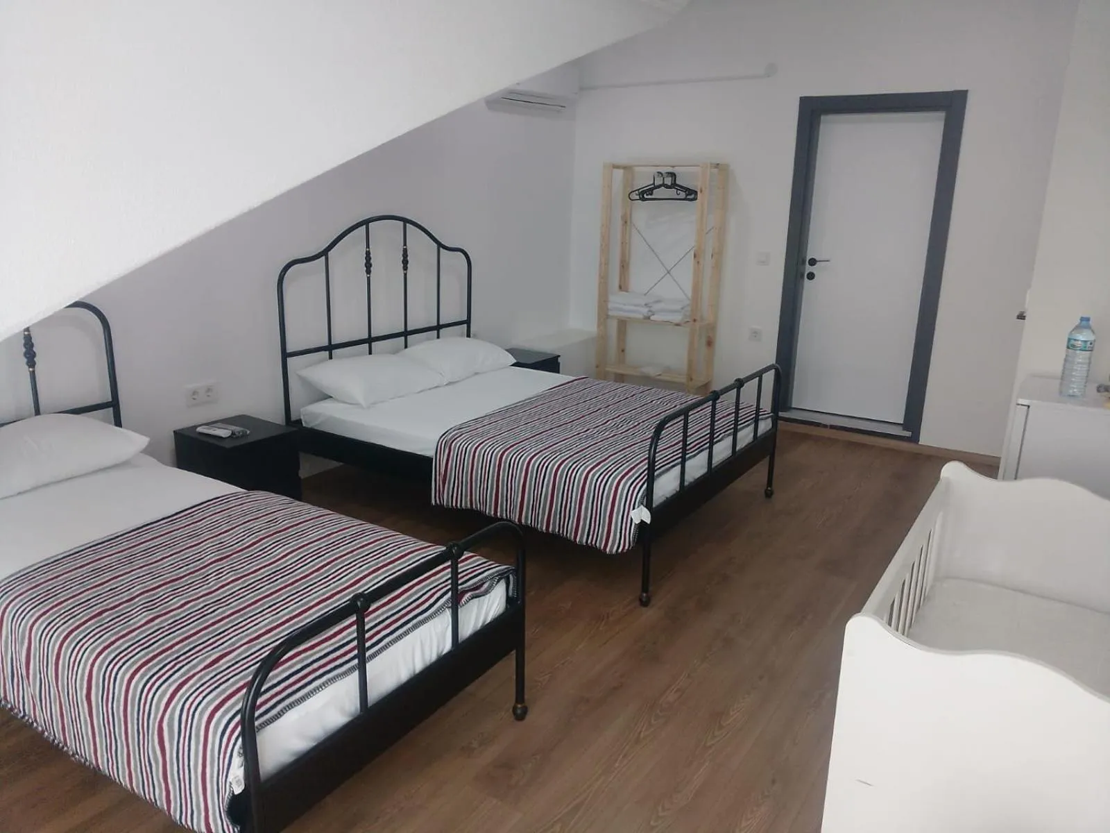 Photo of the whole room, Bed in ROSe OTEL