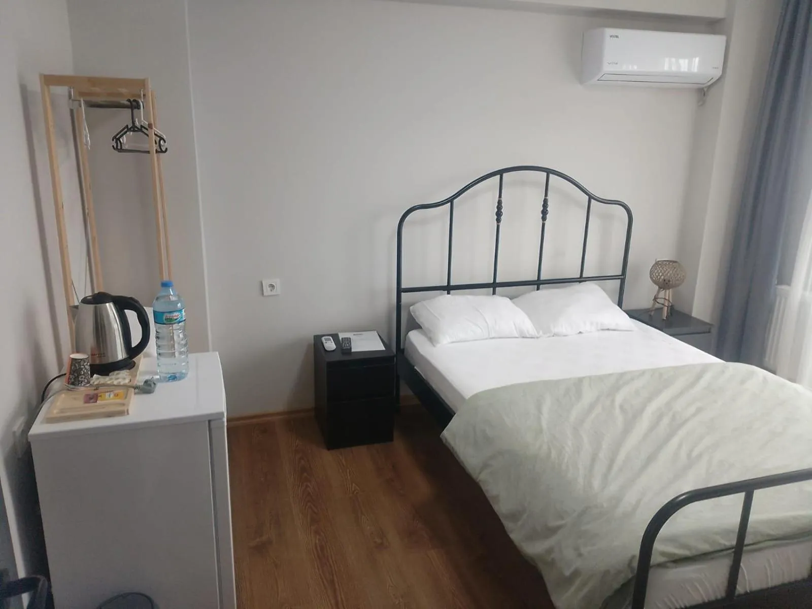 Photo of the whole room, Bed in ROSe OTEL