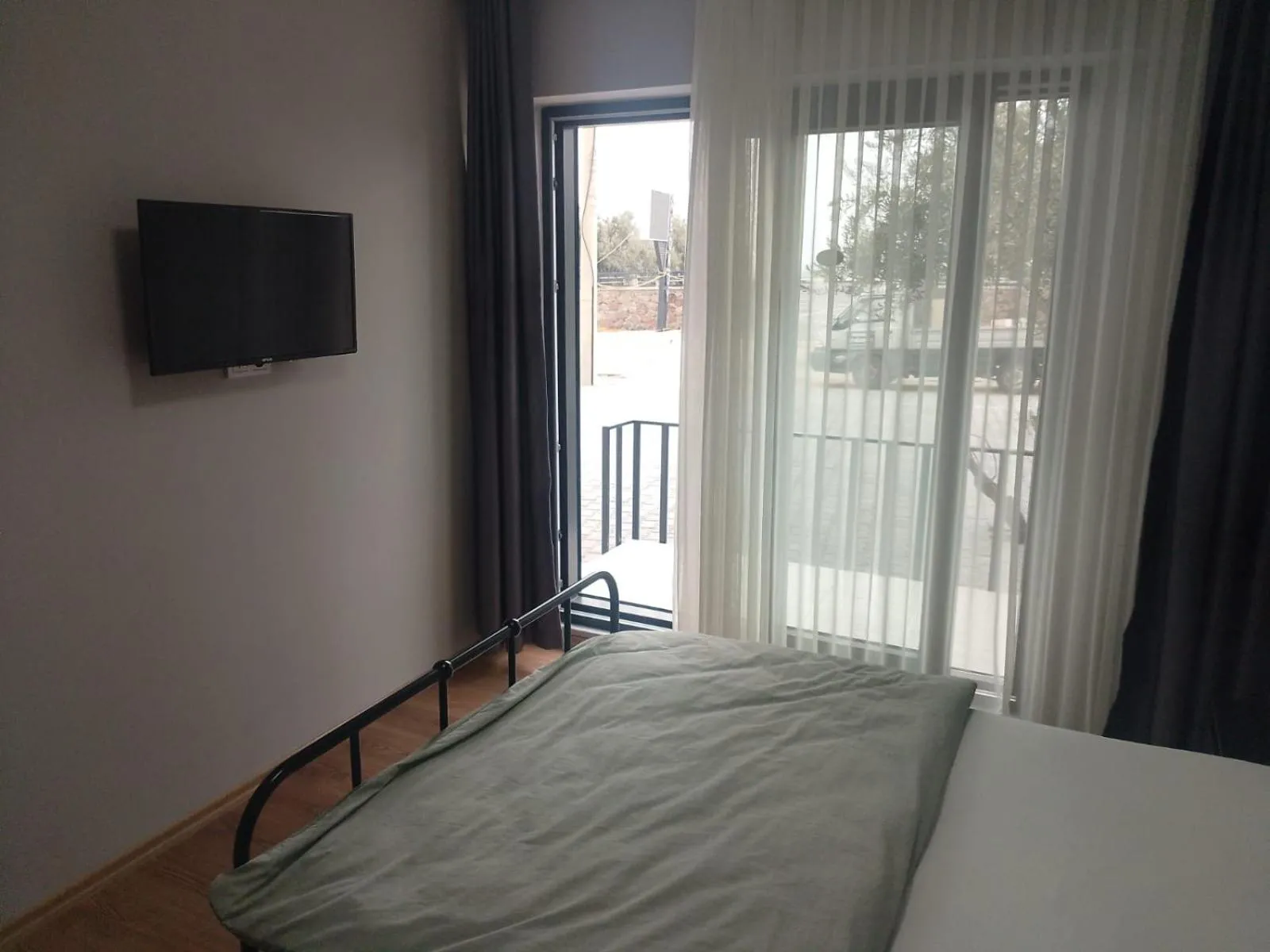Photo of the whole room, Bed in ROSe OTEL
