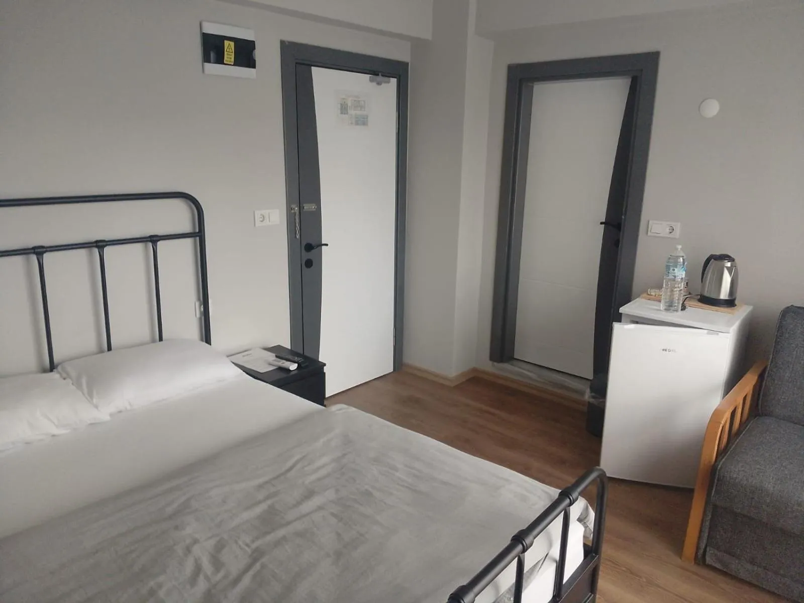 Photo of the whole room, Bed in ROSe OTEL