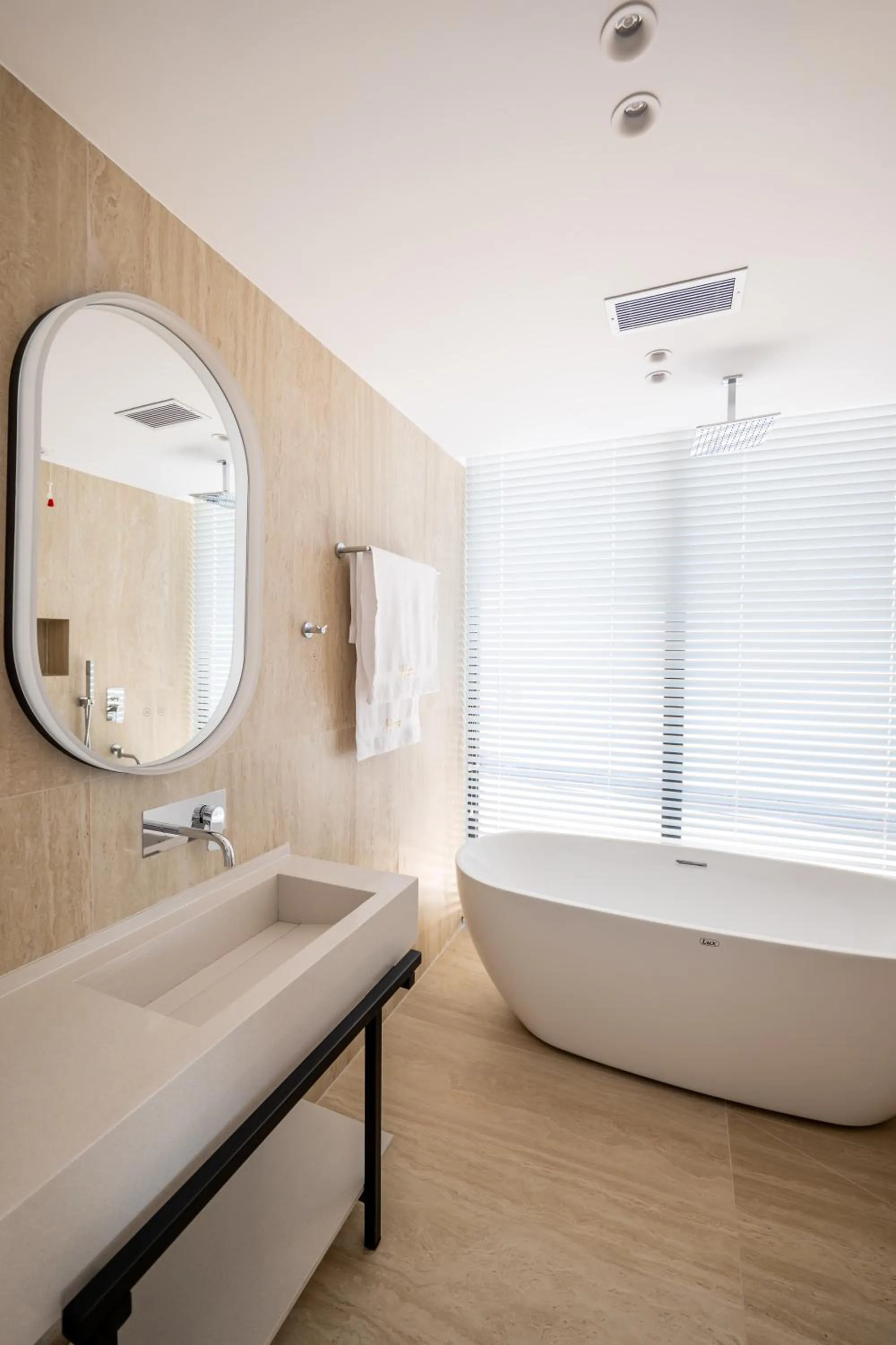 Bathroom, Bed in Jako Premium Hotel