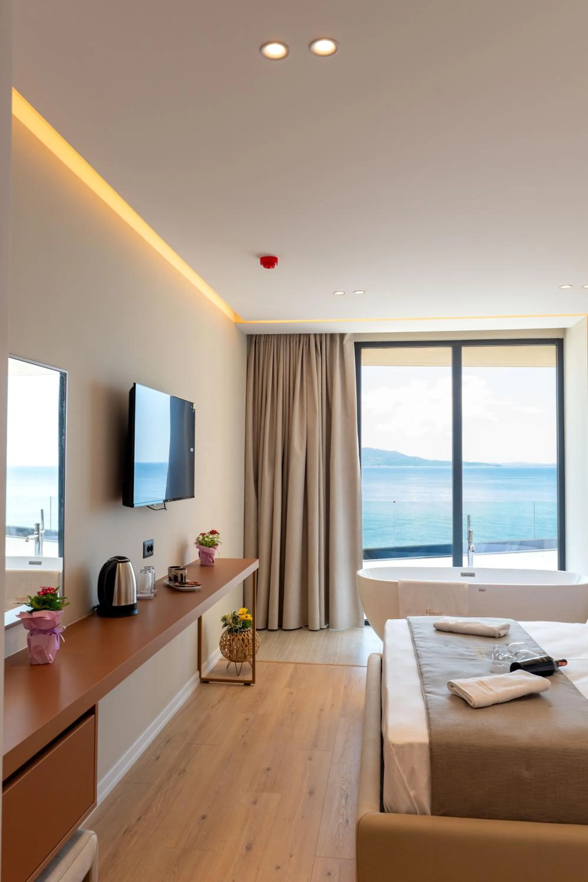 Coffee/tea facilities, Bed in Jako Premium Hotel