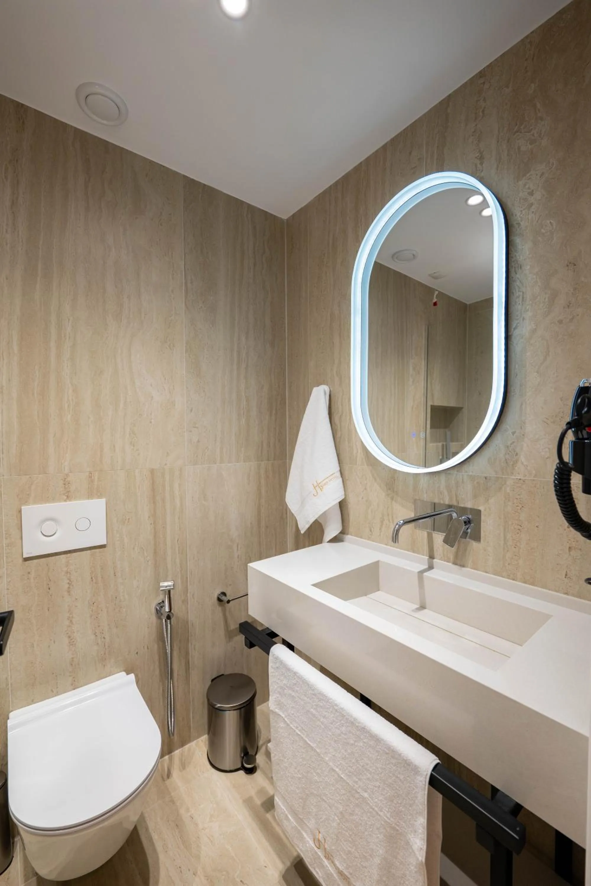 Toilet in Jako Premium Hotel