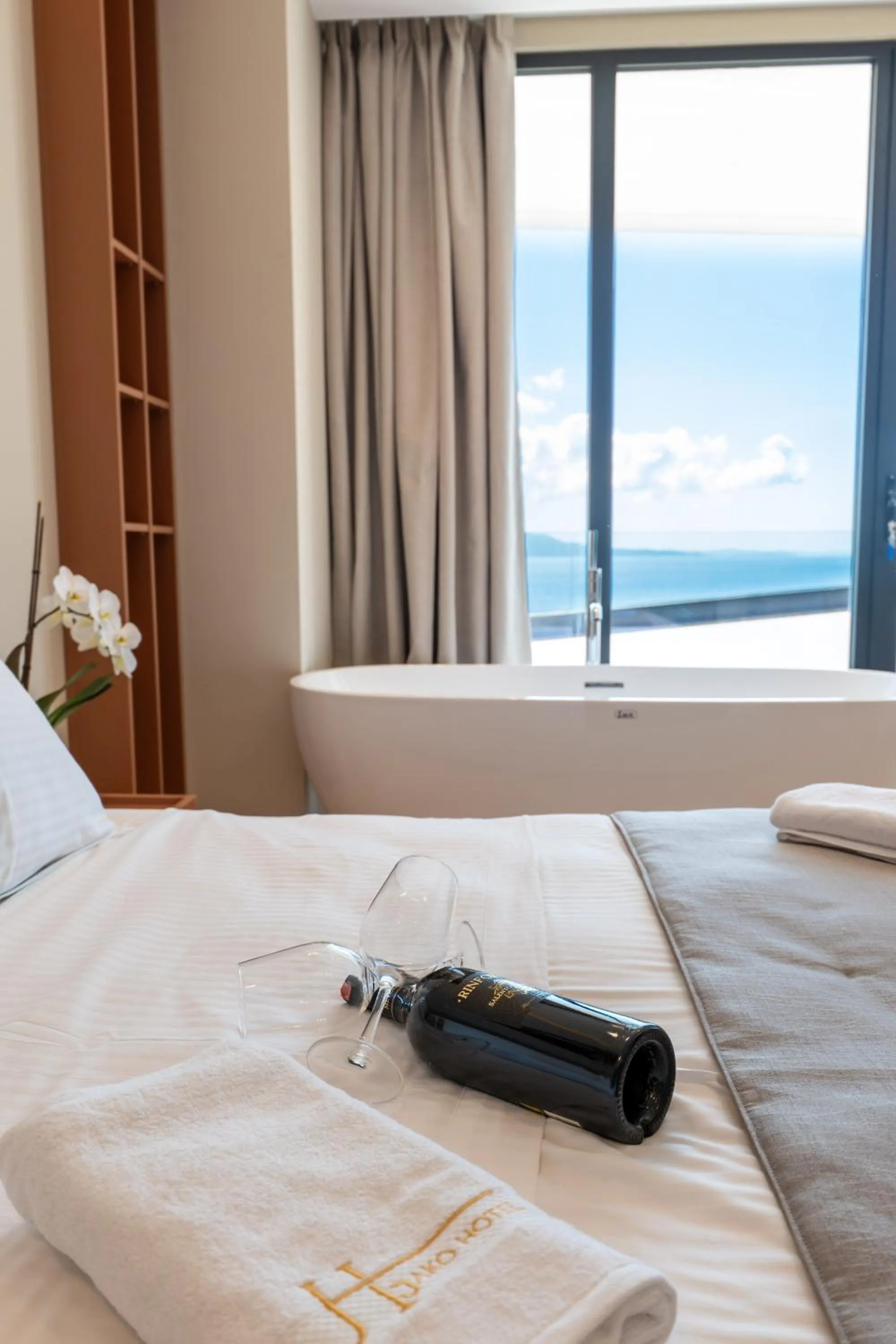 Bed in Jako Premium Hotel