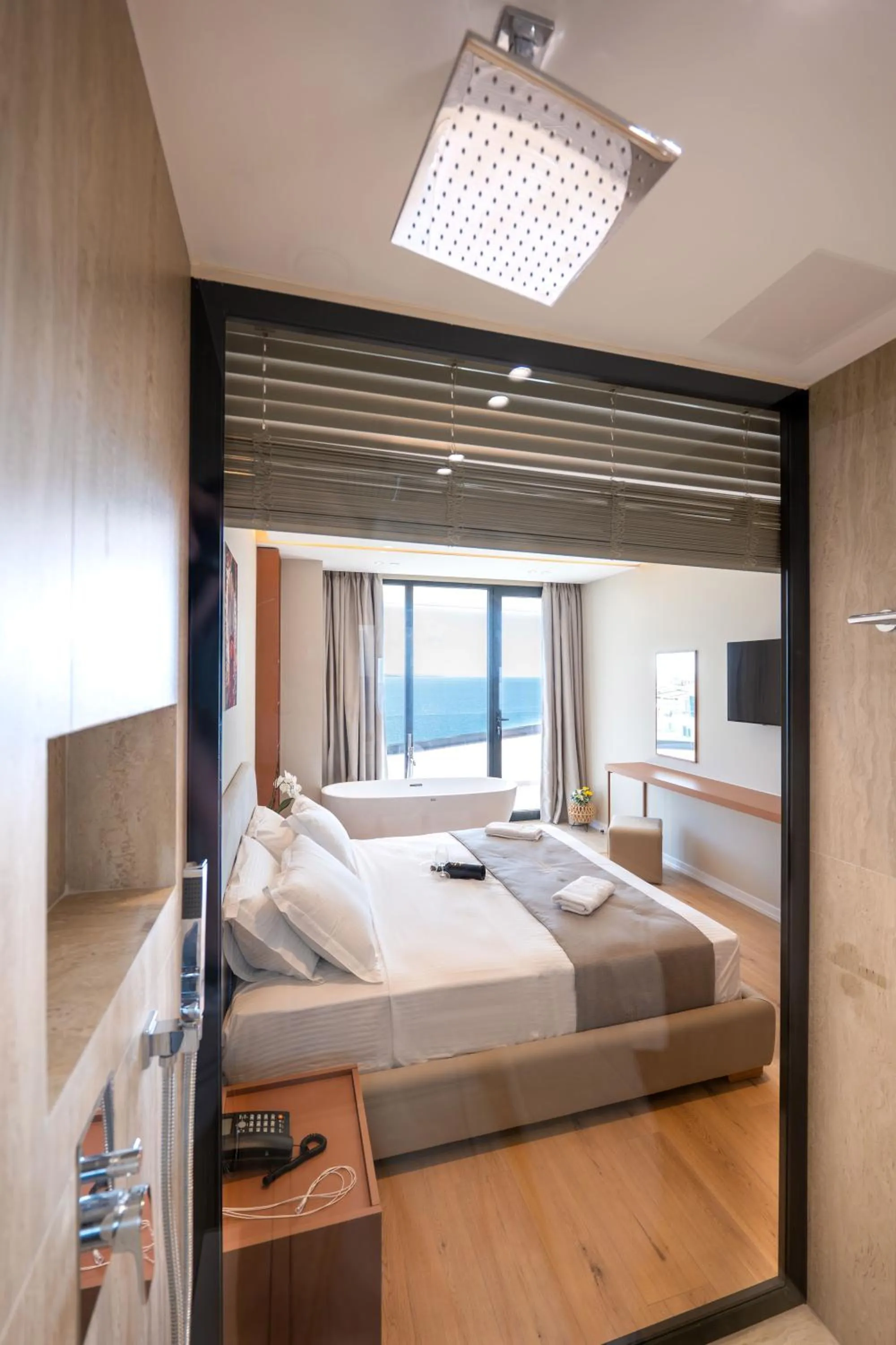 Shower, Bed in Jako Premium Hotel