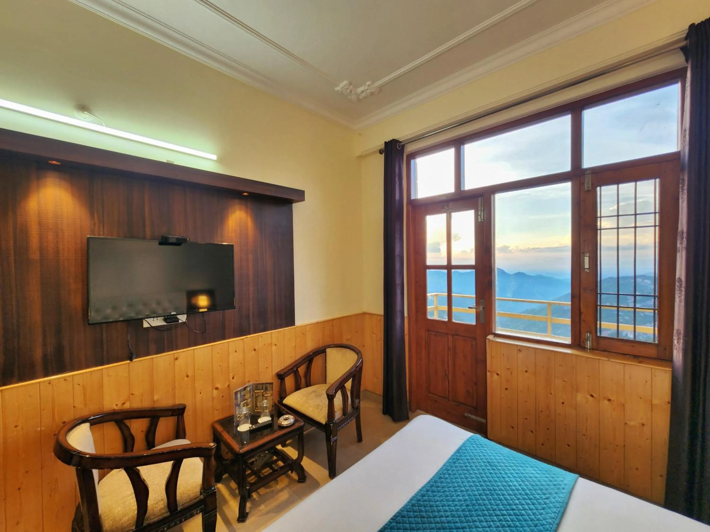 Bed in Florence B&B Near Mall Road - Amazing Valley View