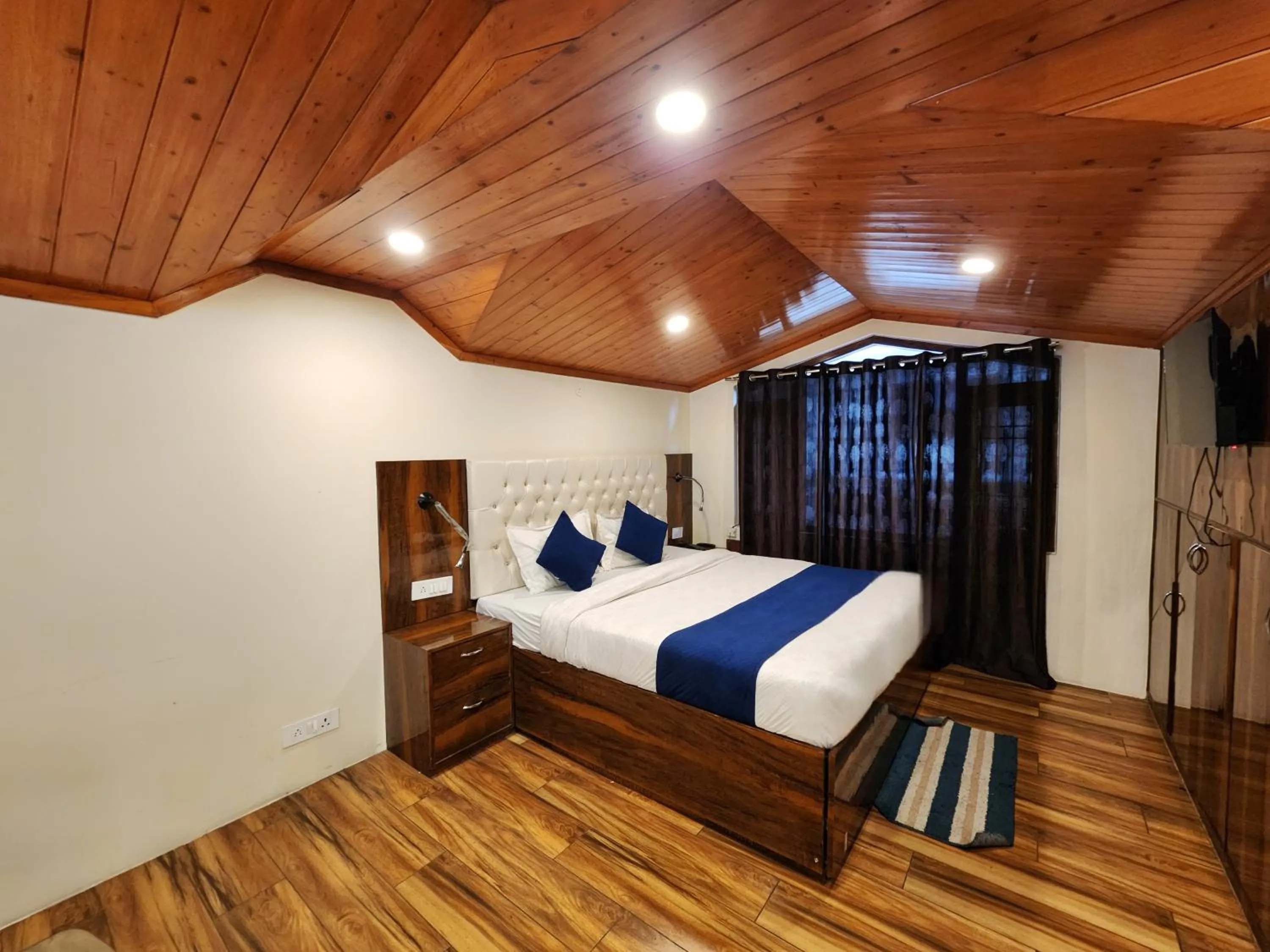 Bed in Florence B&B Near Mall Road - Amazing Valley View