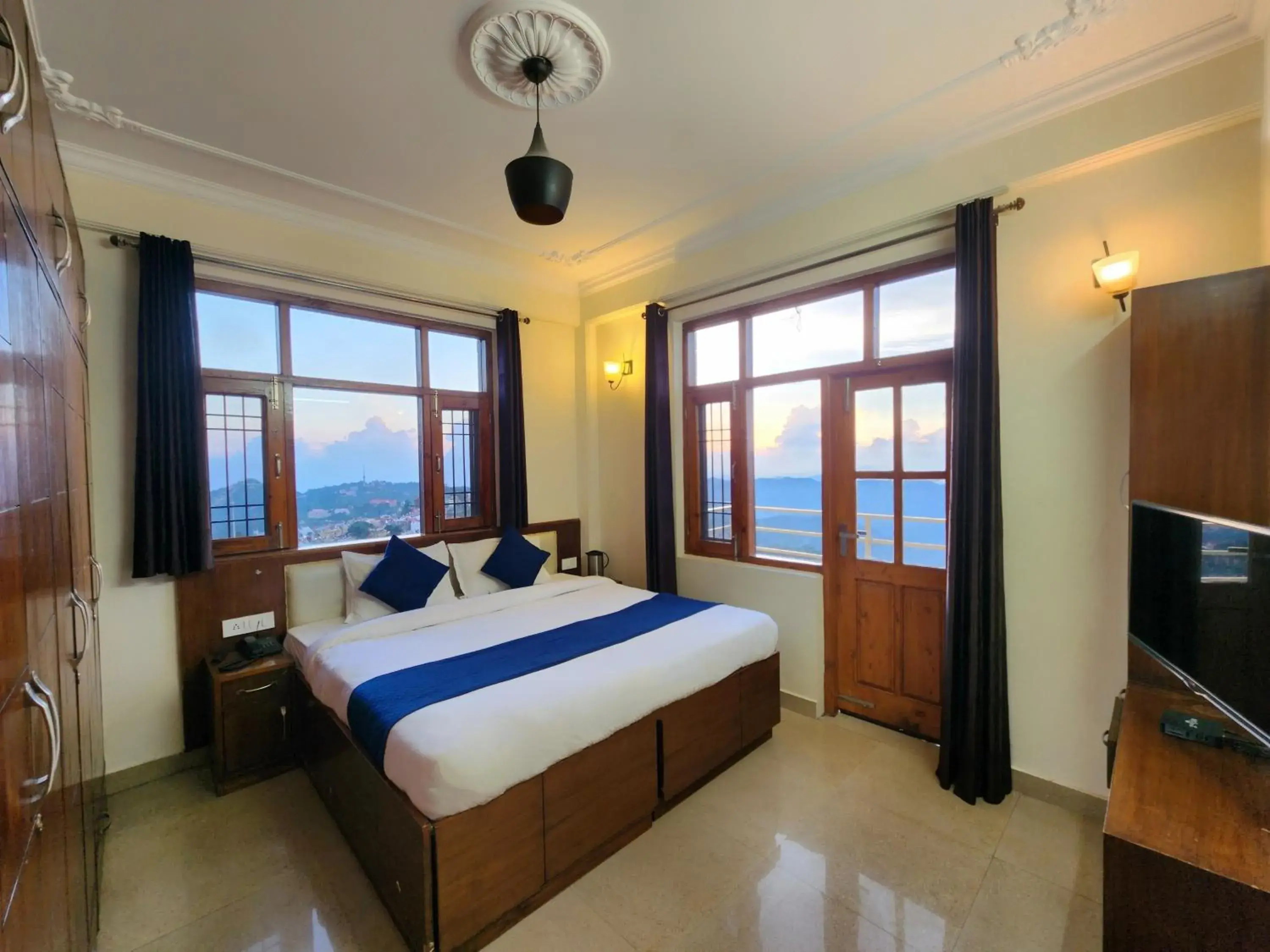 Studio with Mountain View in Florence B&B Near Mall Road - Amazing Valley View Studio with Mountain View in Florence B&B Near Mall Road - Amazing Valley View