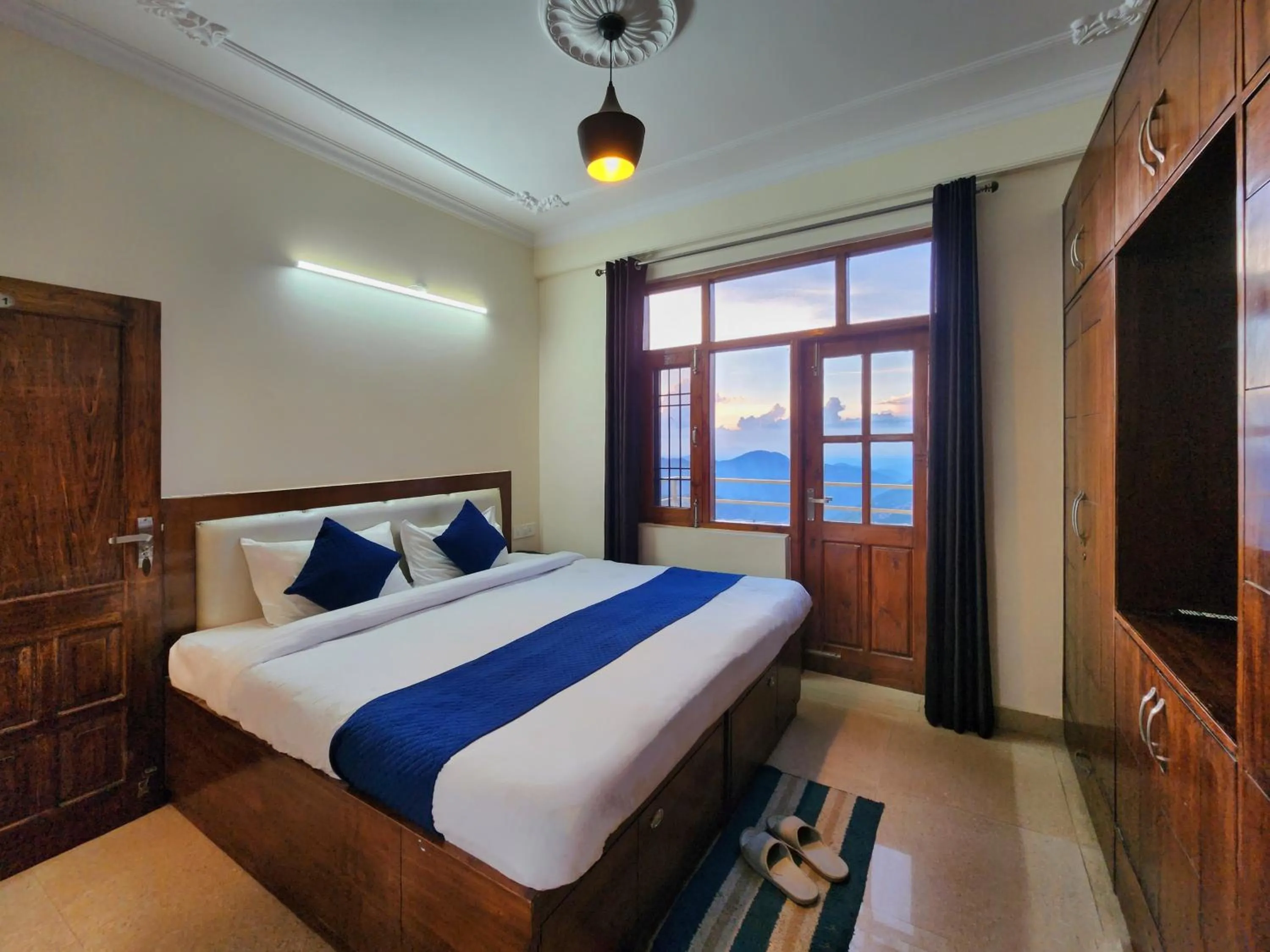 Bed in Florence B&B Near Mall Road - Amazing Valley View