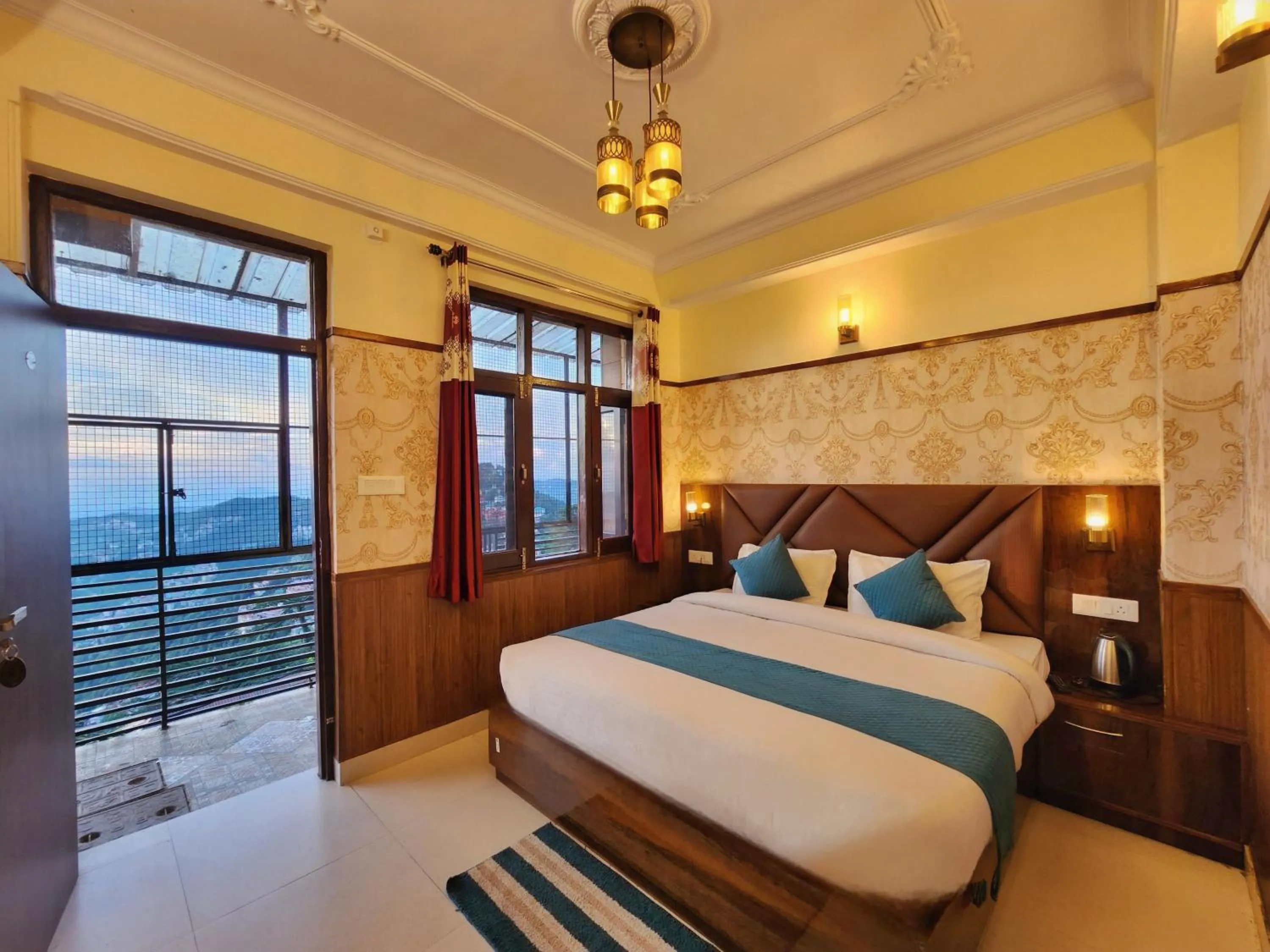 Bed in Florence B&B Near Mall Road - Amazing Valley View