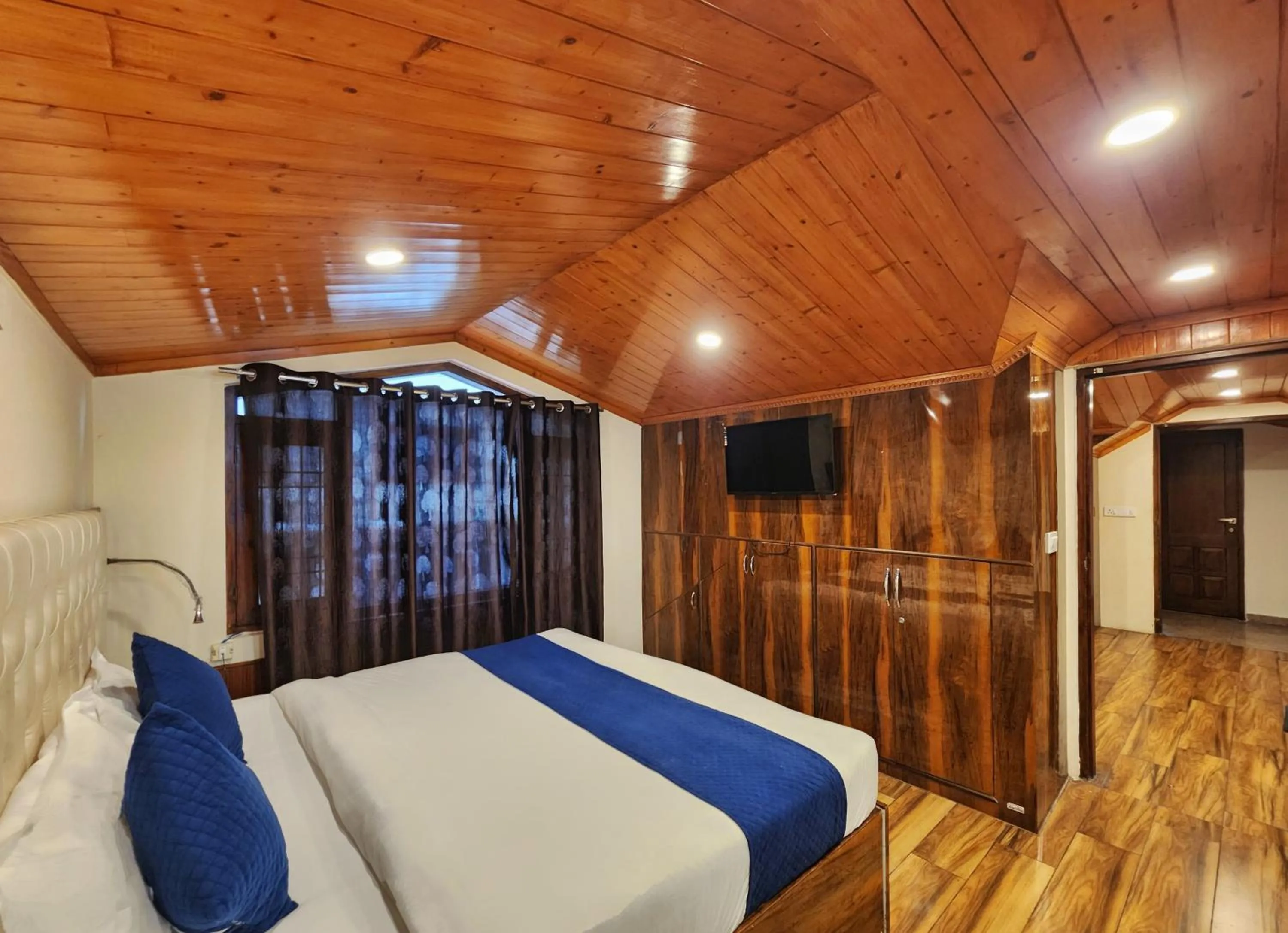 Bed in Florence B&B Near Mall Road - Amazing Valley View