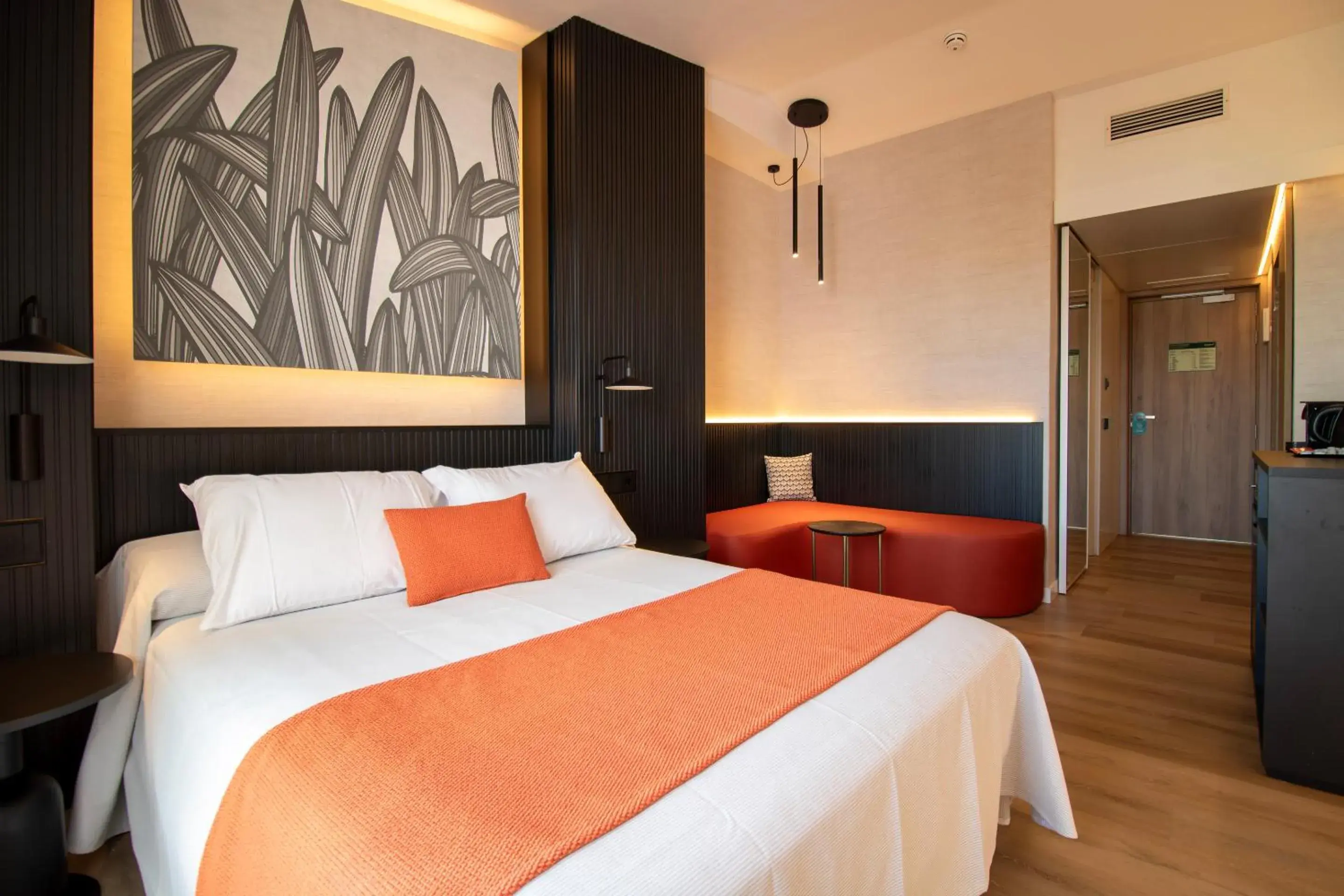 Photo of the whole room, Bed in Golden Port Salou & Spa Photo of the whole room, Bed in Golden Port Salou & Spa