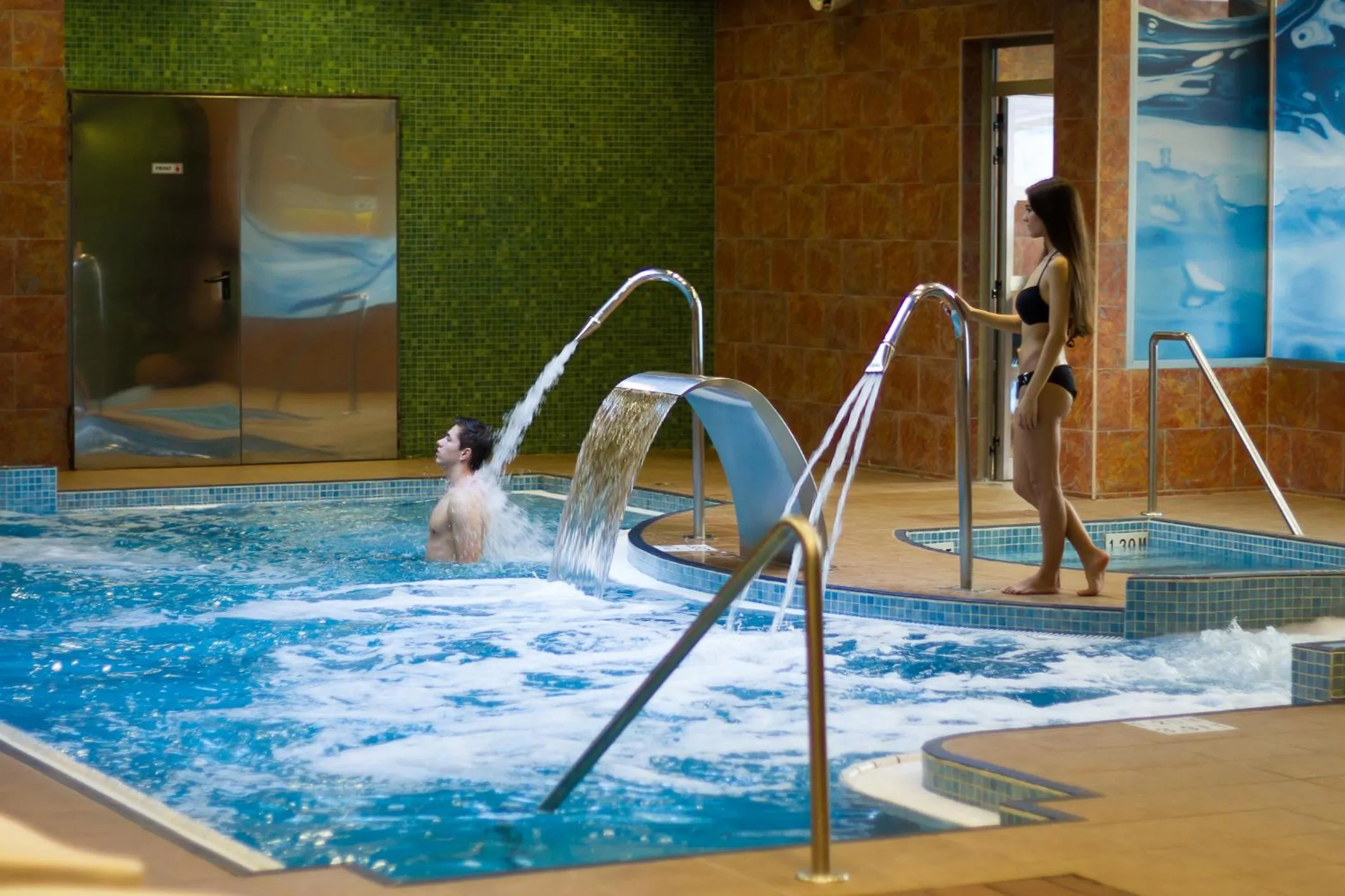 Hot Spring Bath in Golden Port Salou & Spa