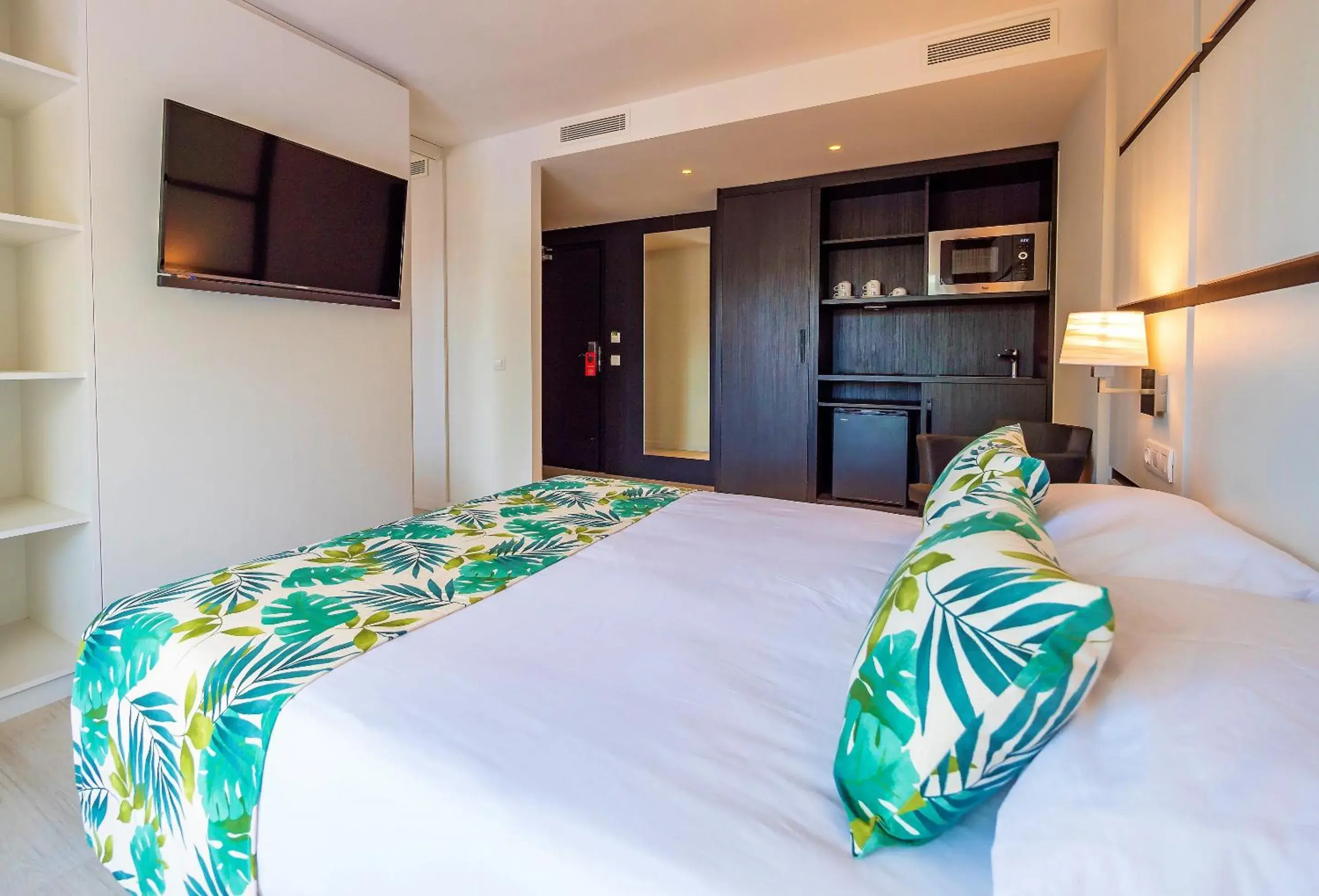 Photo of the whole room, Bed in Golden Port Salou & Spa Photo of the whole room, Bed in Golden Port Salou & Spa