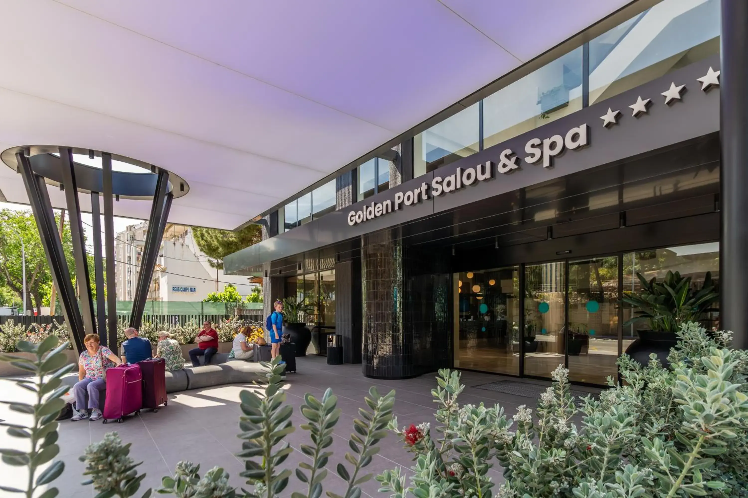 Property building in Golden Port Salou & Spa Property building in Golden Port Salou & Spa