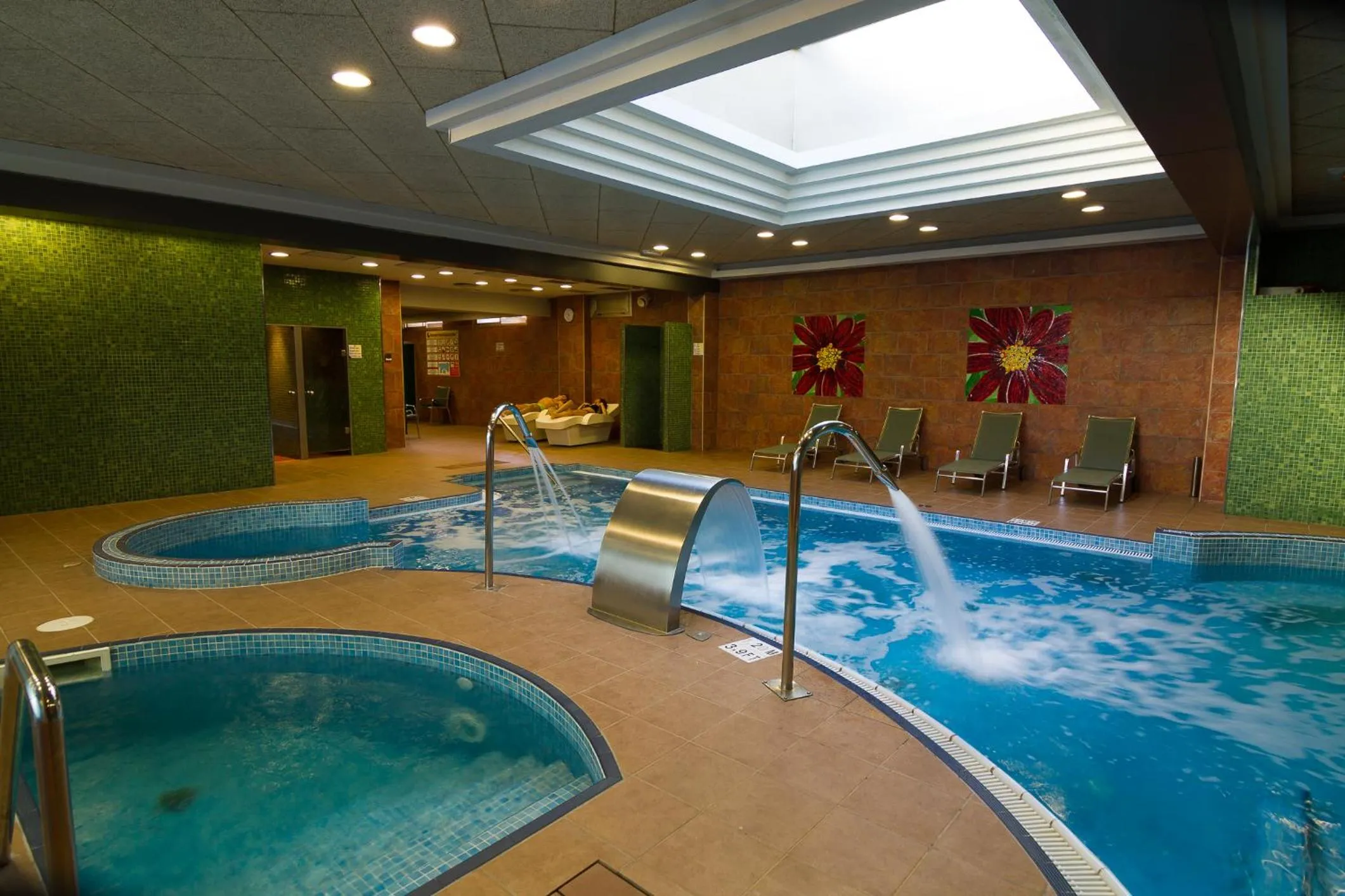 Hot Spring Bath in Golden Port Salou & Spa