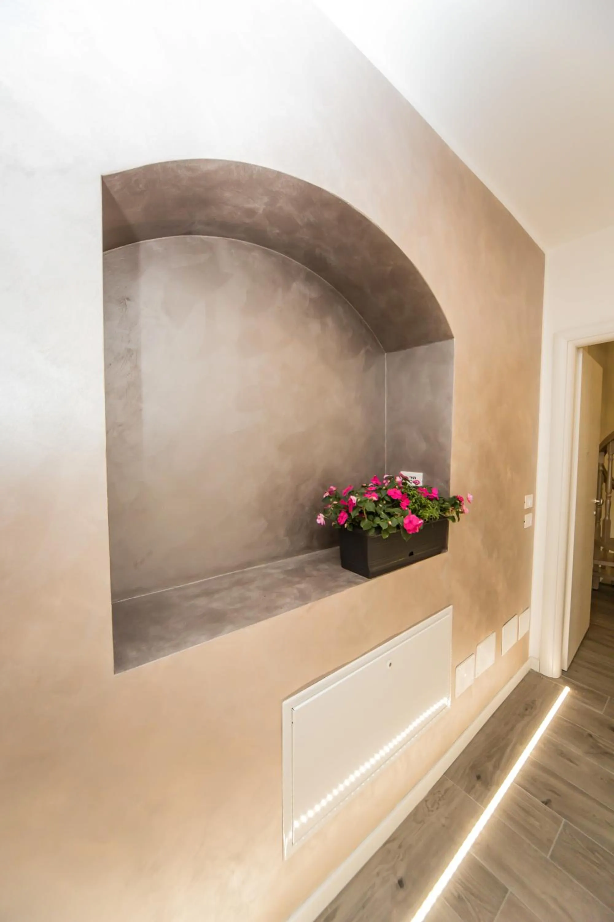 Decorative detail in B&B Corte sul Naviglio CIN I T 0 1 5 0 7 0 C 1 3 X U I L Q C V