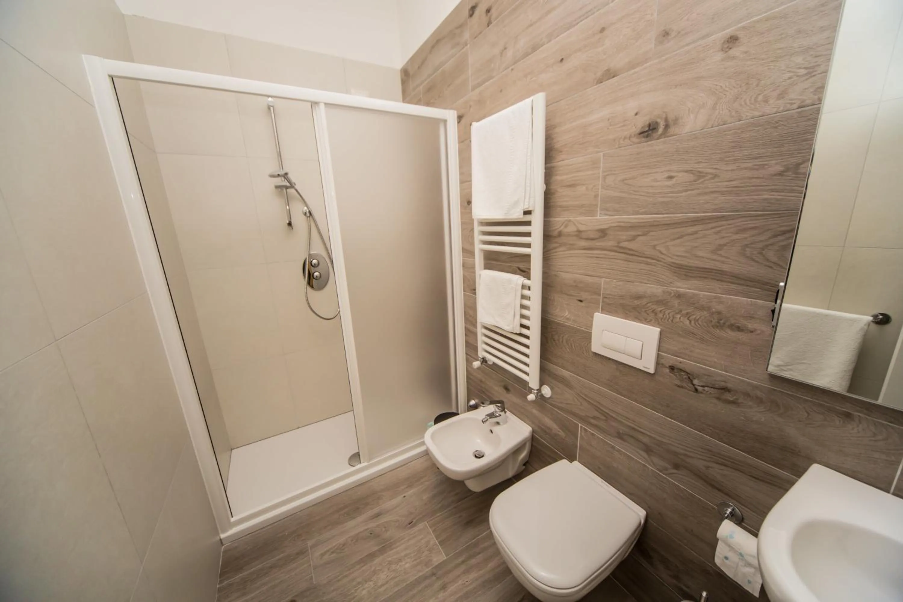 Bathroom in B&B Corte sul Naviglio CIN I T 0 1 5 0 7 0 C 1 3 X U I L Q C V