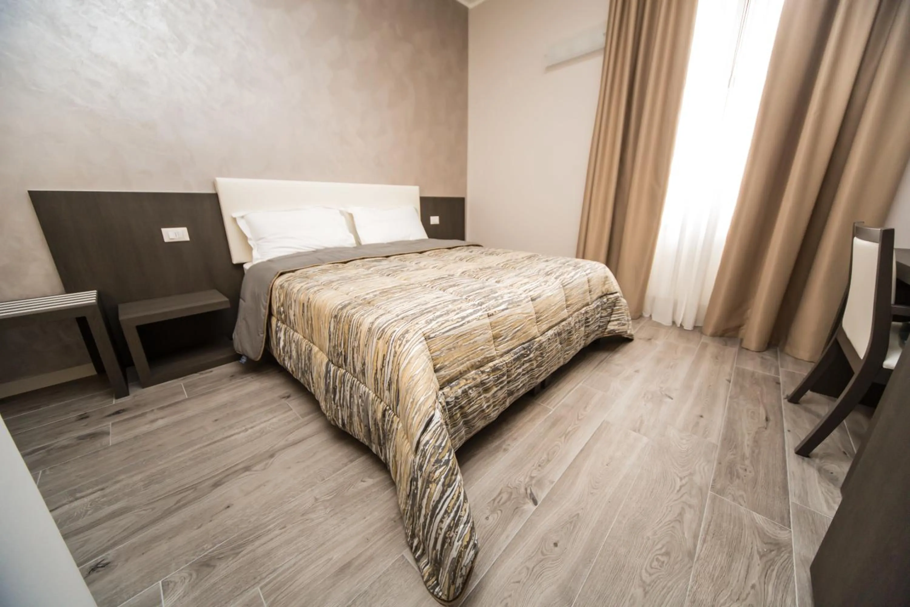 Photo of the whole room, Bed in B&B Corte sul Naviglio CIN I T 0 1 5 0 7 0 C 1 3 X U I L Q C V