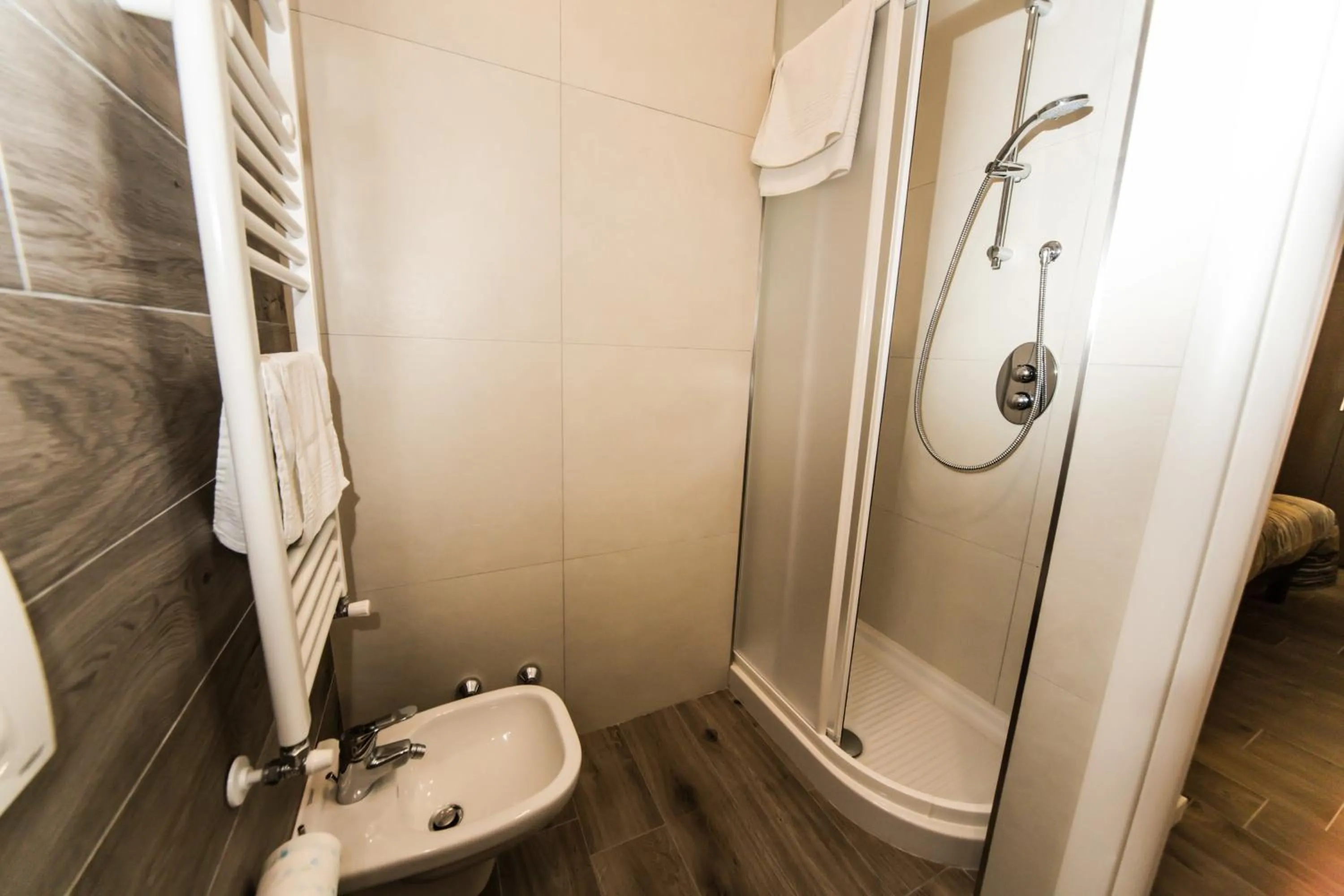 Bathroom in B&B Corte sul Naviglio CIN I T 0 1 5 0 7 0 C 1 3 X U I L Q C V