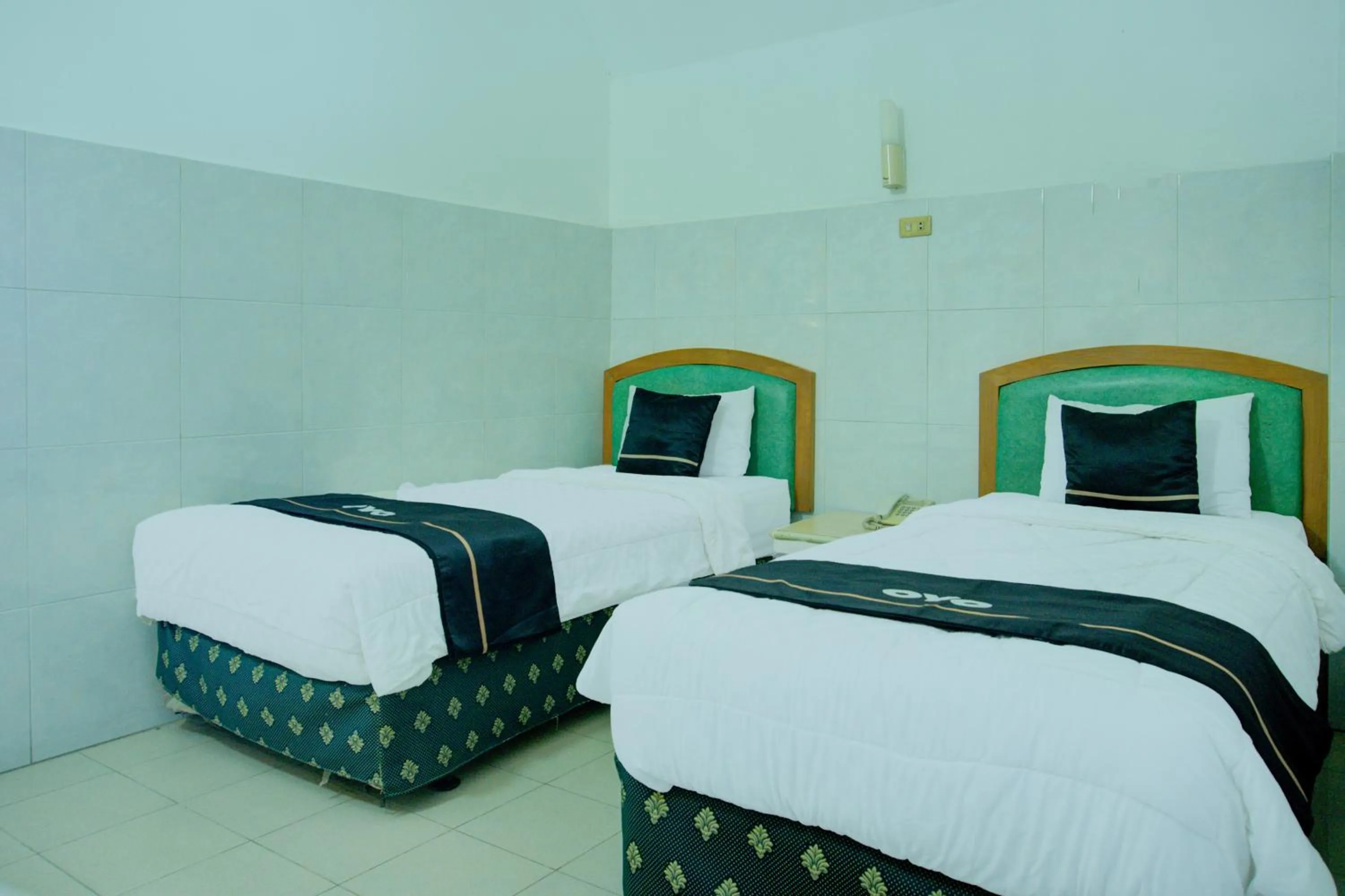 Photo of the whole room, Bed in Townhouse Oak Palembang Near Jembatan Ampera Formerly Azzura Hotel