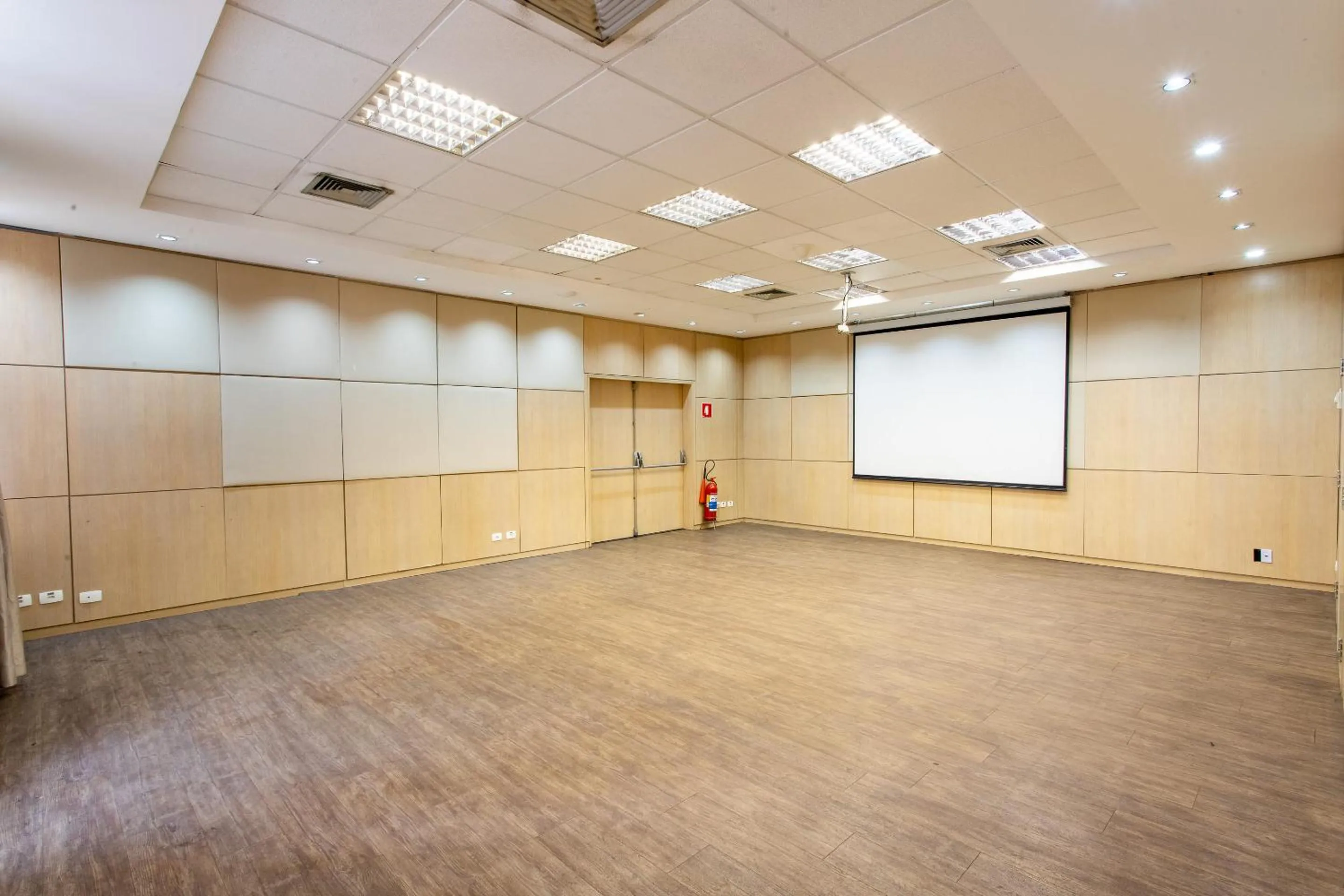 Meeting/conference room in Gran Villagio Hotel SP by Castelo Itaipava