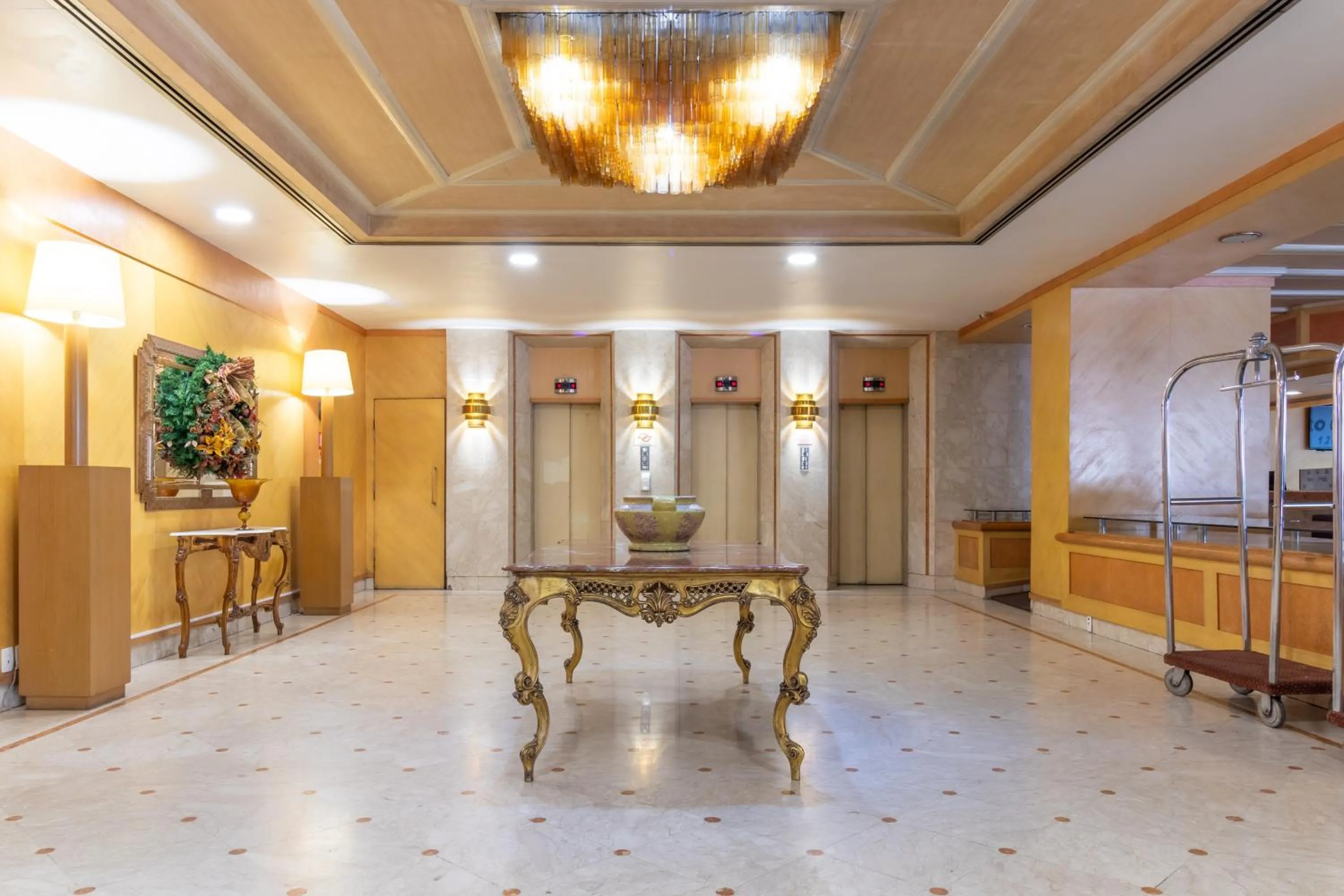 Living room in Gran Villagio Hotel SP by Castelo Itaipava