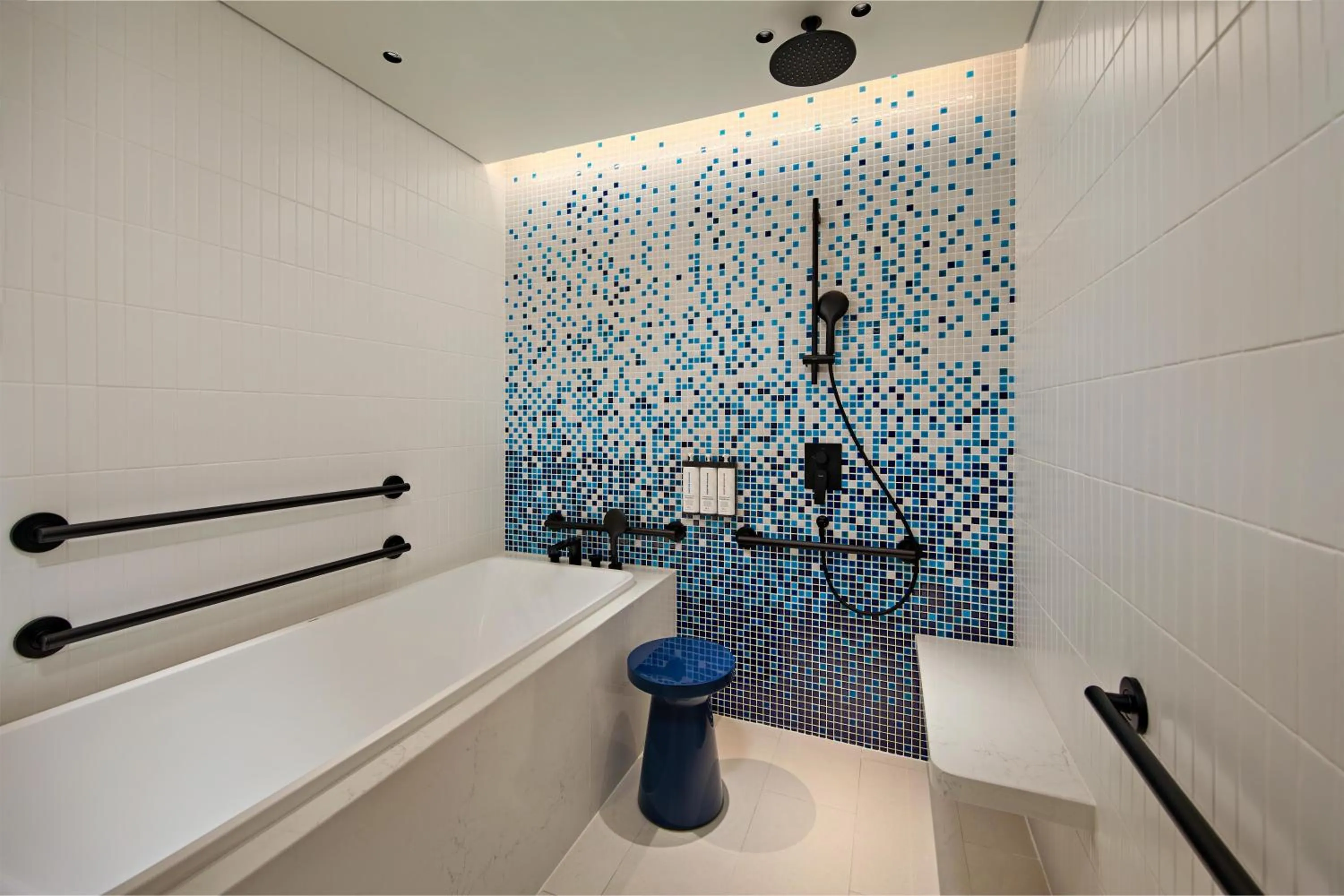 Bathroom in Hyatt Place Ha Long Bay, Bai Chay