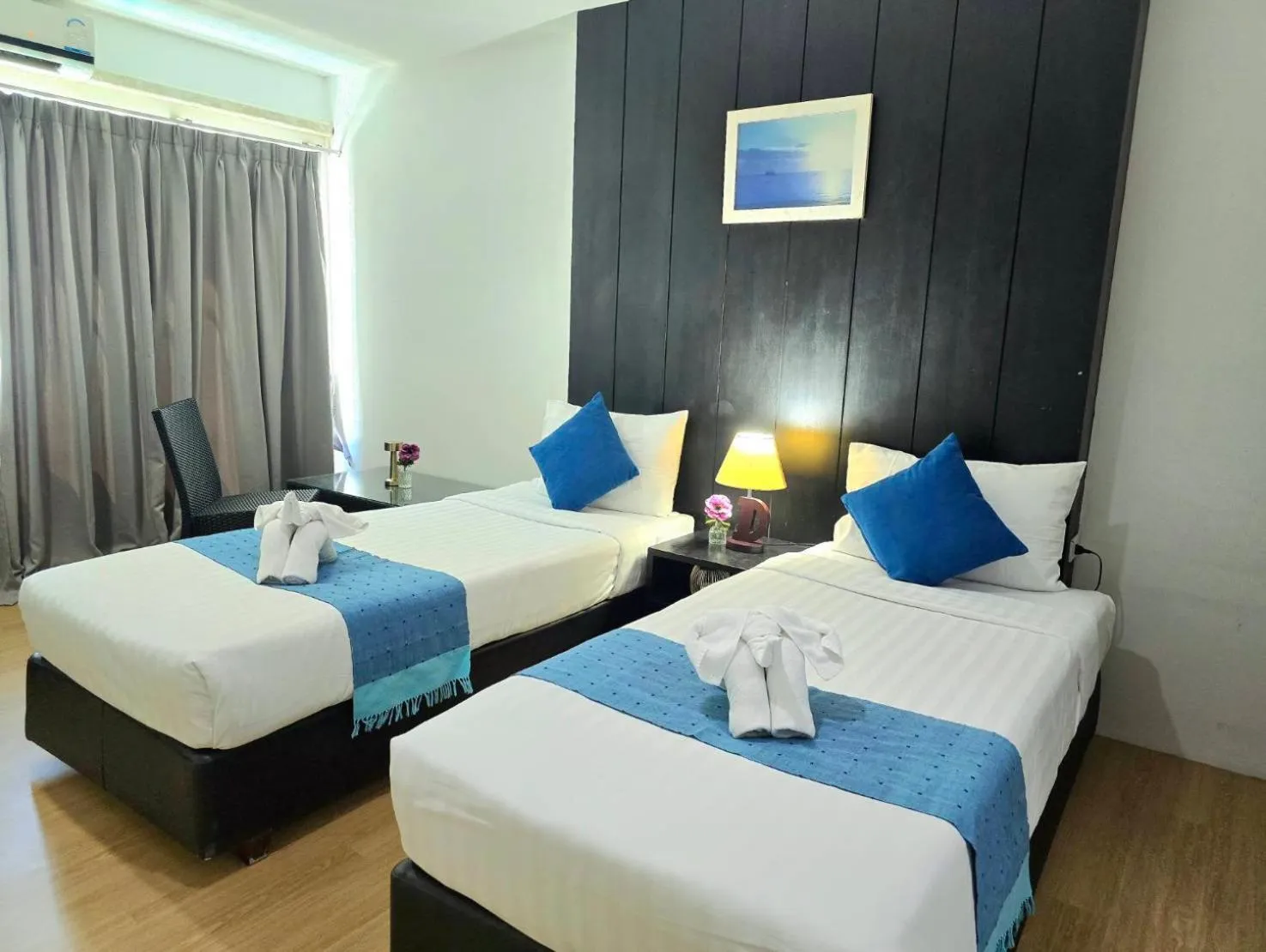 Photo of the whole room, Bed in The Regizt Jomtien Pattaya