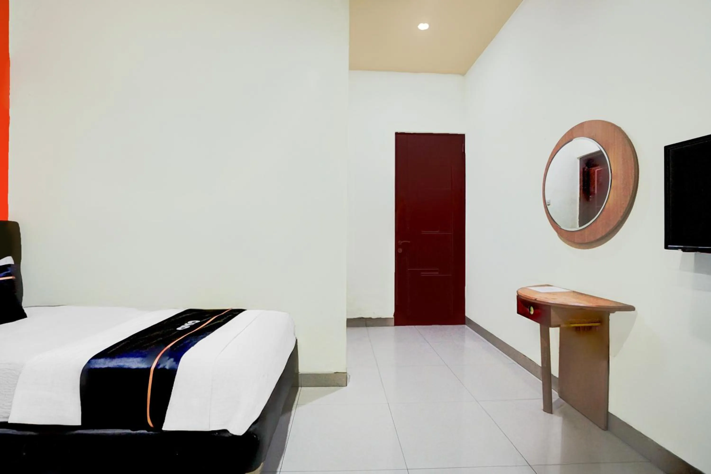 Bedroom, Bed in Hotel O 76 Gayungsari