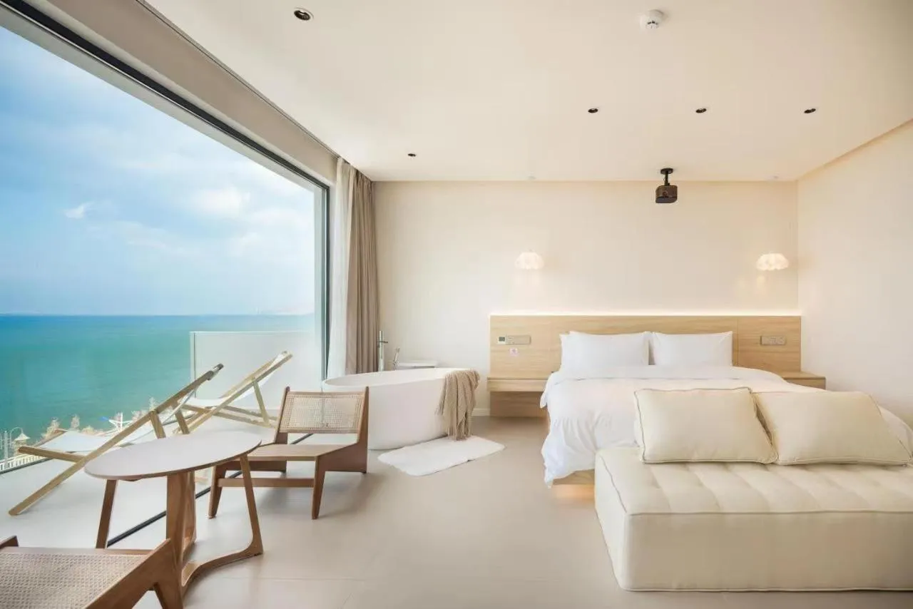 Deluxe Double Room with Sea View in Dali Qiyu Half Hill Seaview Villa - Erhai Branch