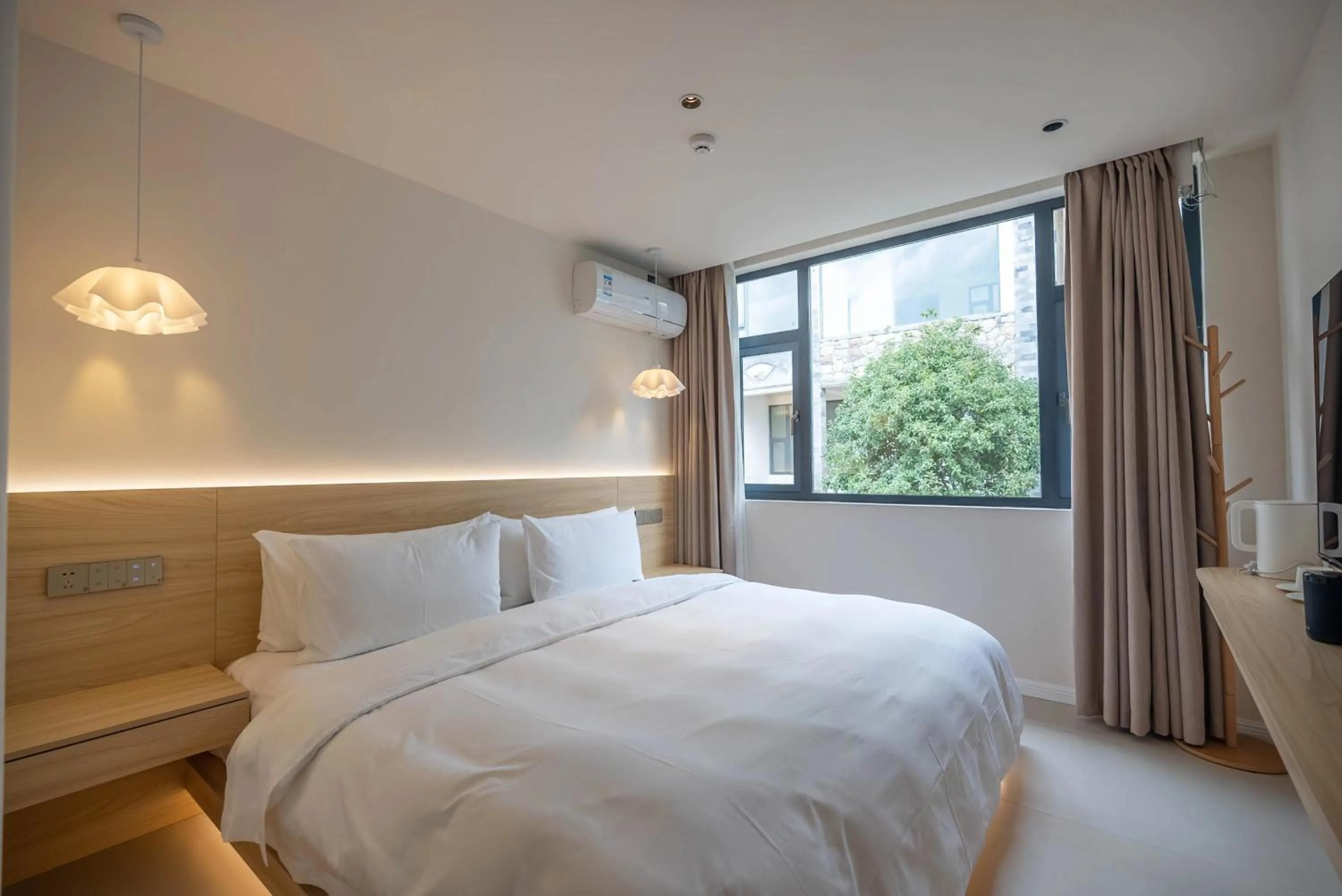 Double Room with Mountain View in Dali Qiyu Half Hill Seaview Villa - Erhai Branch
