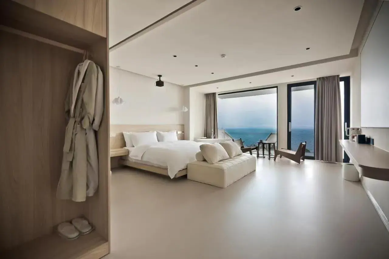 Deluxe Double Room with Balcony in Dali Qiyu Half Hill Seaview Villa - Erhai Branch Deluxe Double Room with Balcony in Dali Qiyu Half Hill Seaview Villa - Erhai Branch