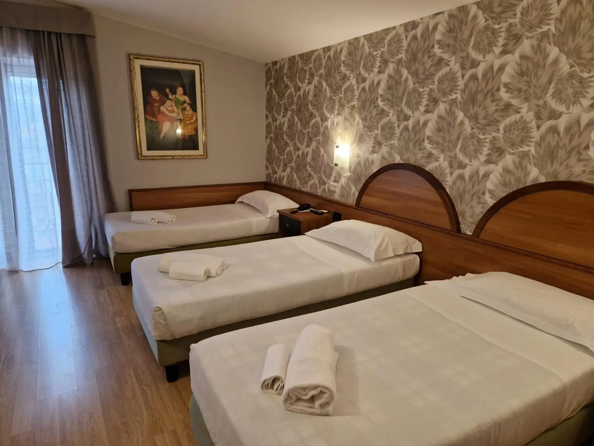 Standard Triple Room in Hotel L'Aquila Standard Triple Room in Hotel L'Aquila