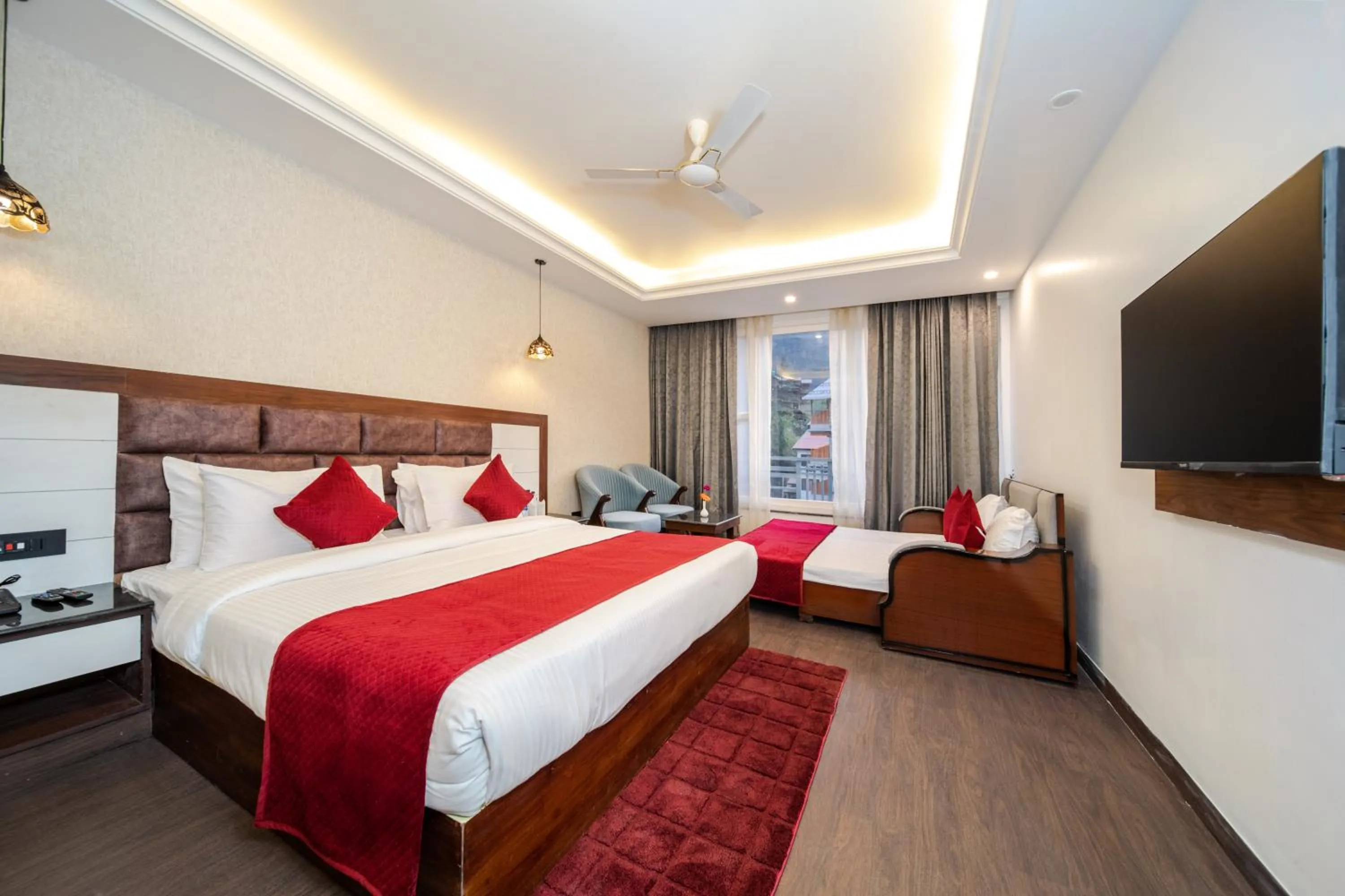 Queen Room in Abhilashi Inn Kasol
