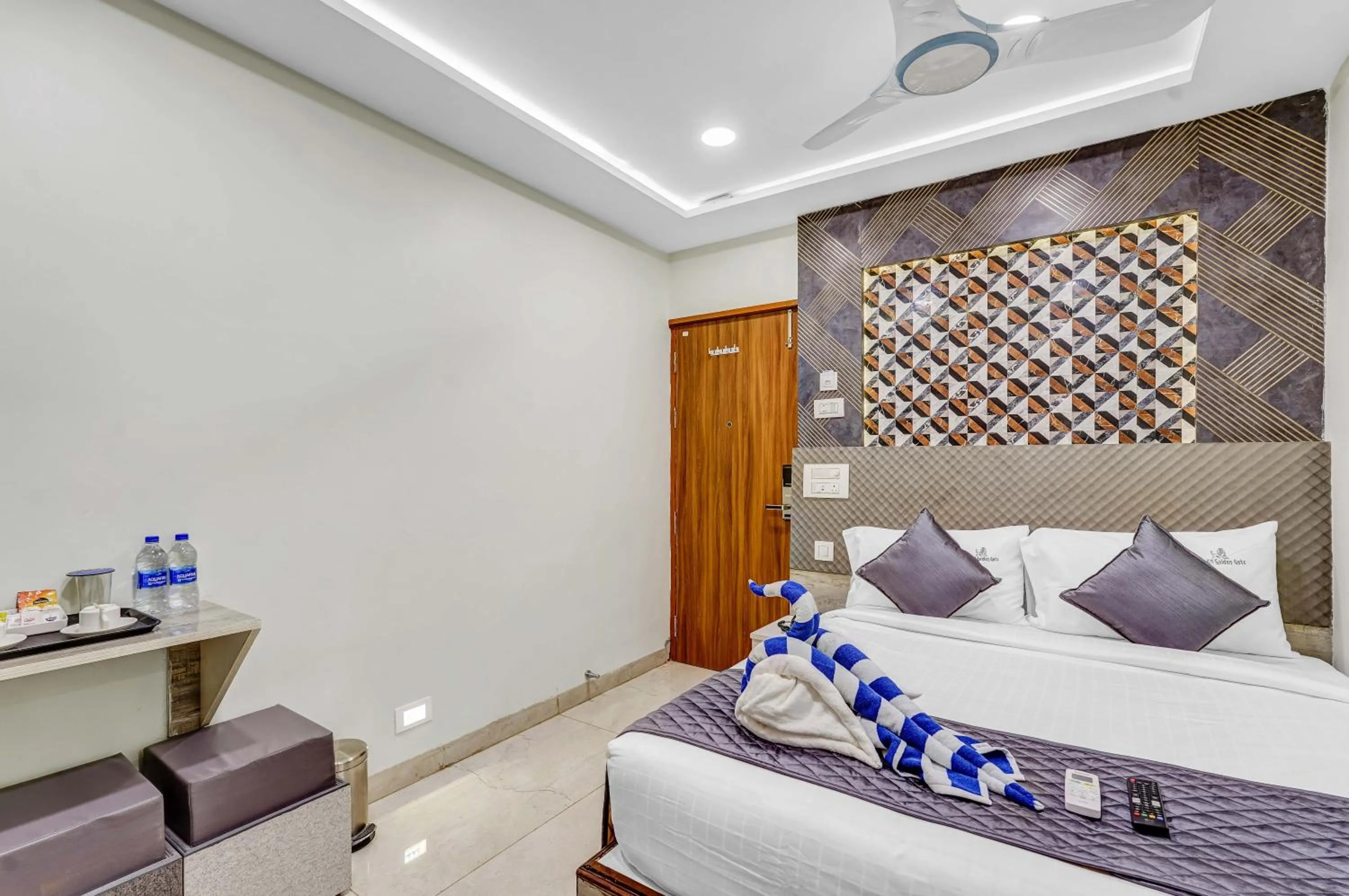 Living room, Bed in The K11 Golden Gate