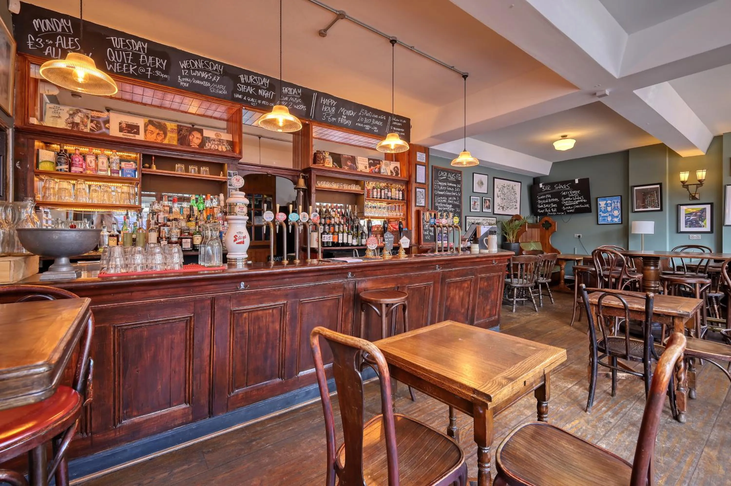 Restaurant/places to eat in The Carlton Tavern Hotel