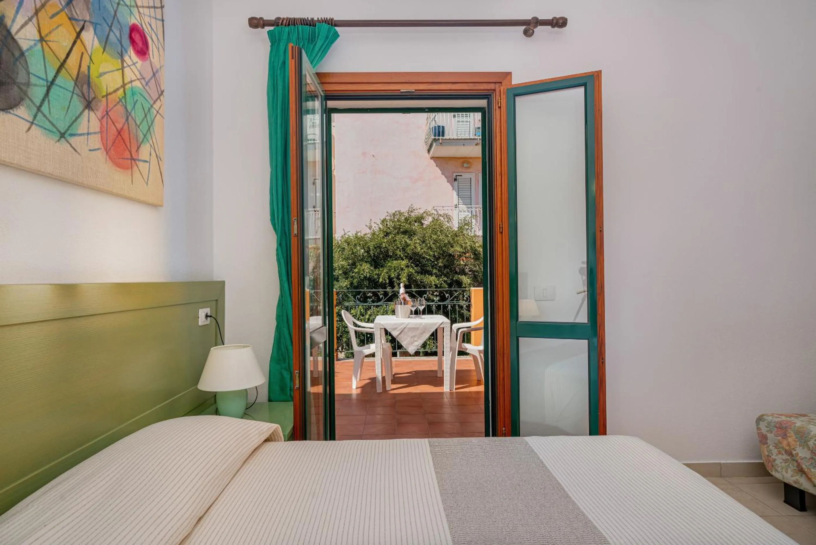 Balcony/Terrace, Bed in Hotel Marinaro