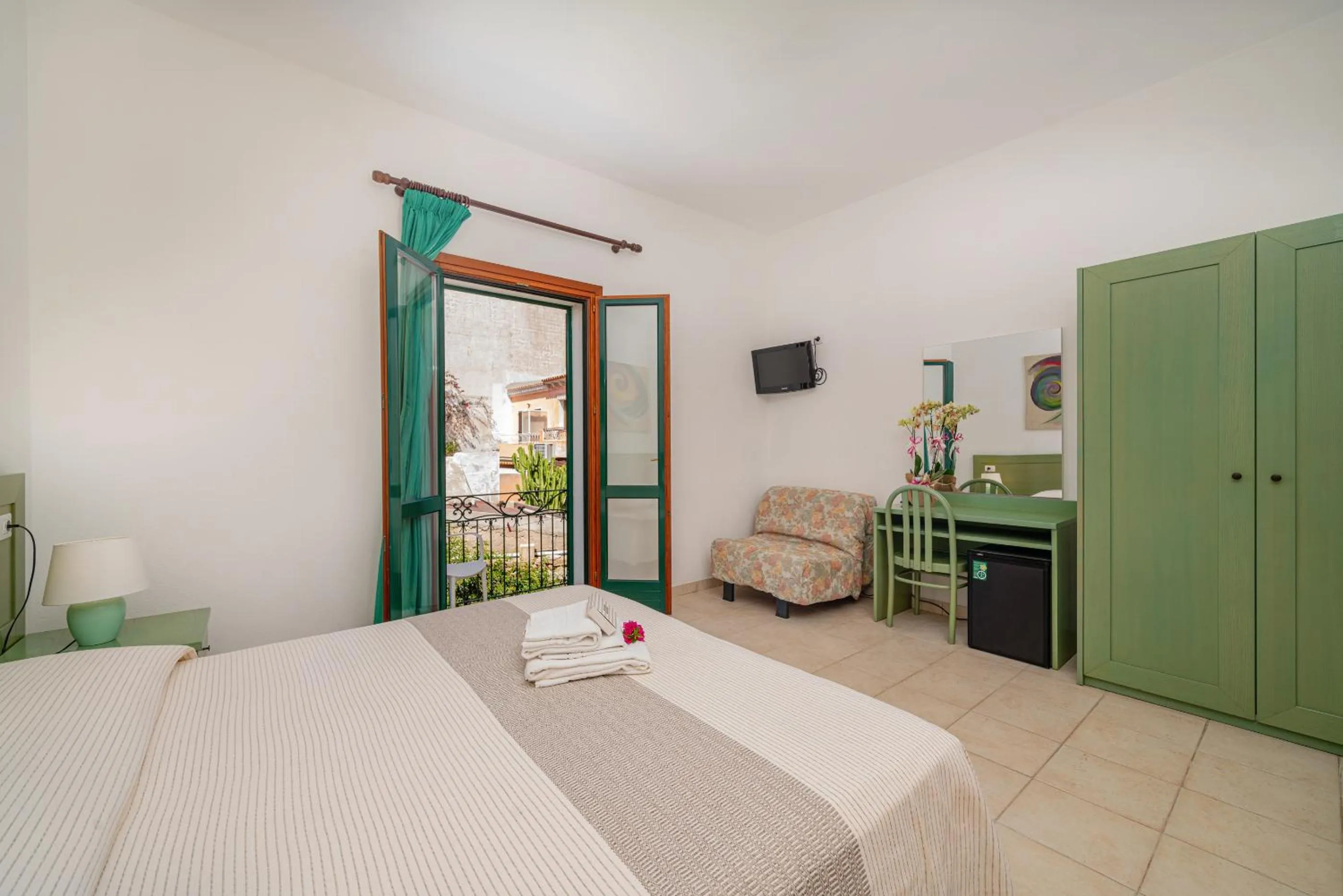 Garden, Bed in Hotel Marinaro